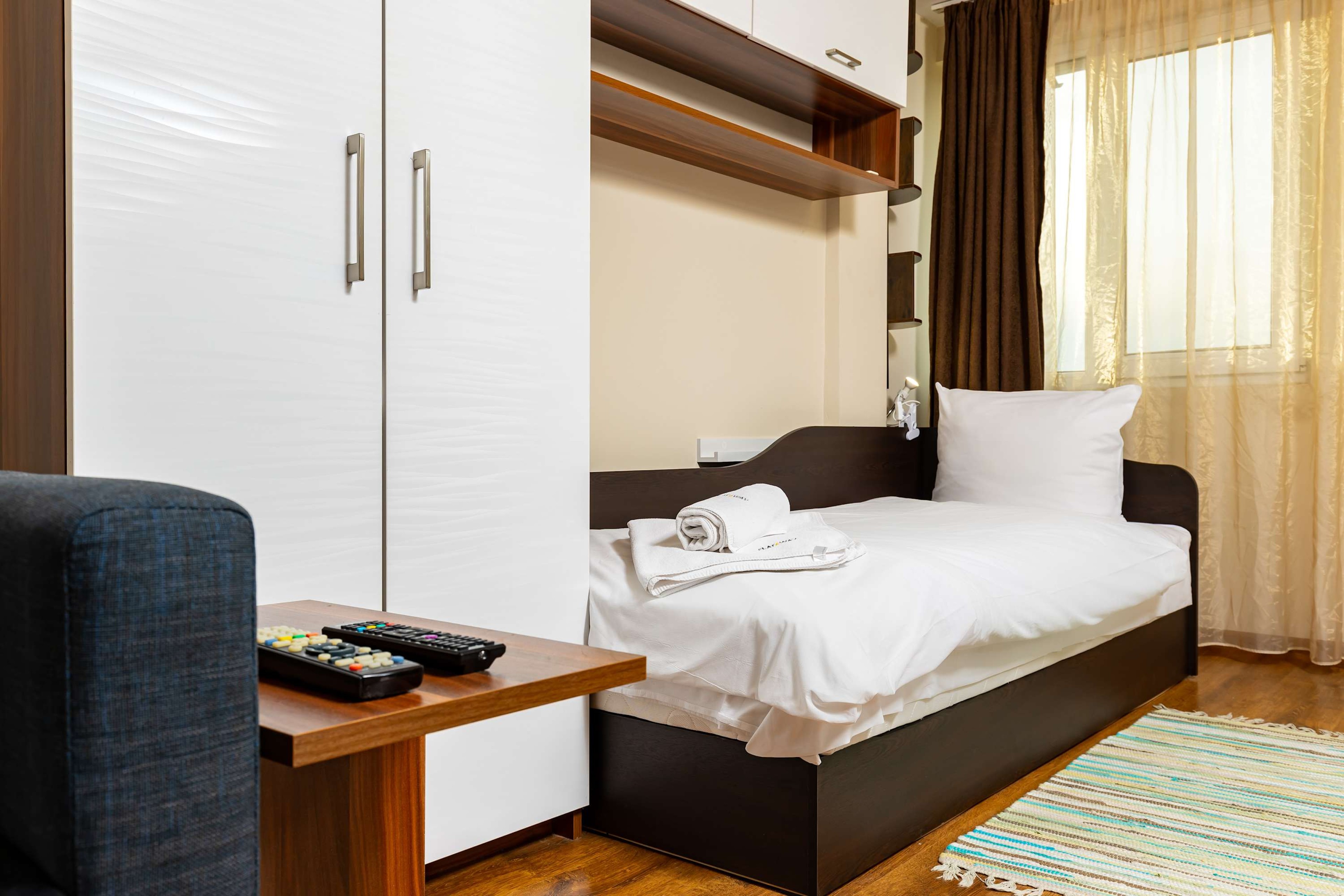 Scoutaround White Logo