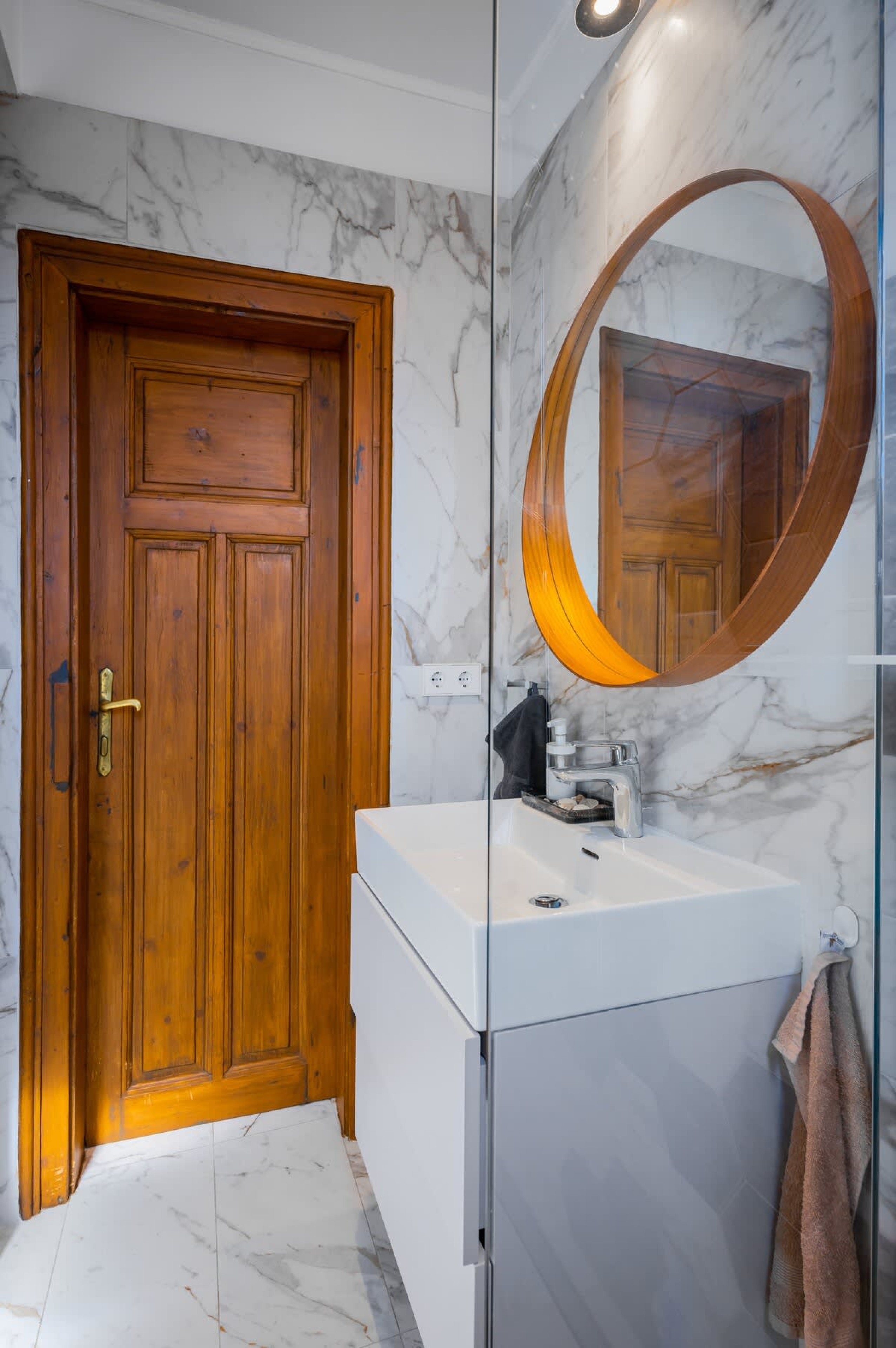 Scoutaround White Logo