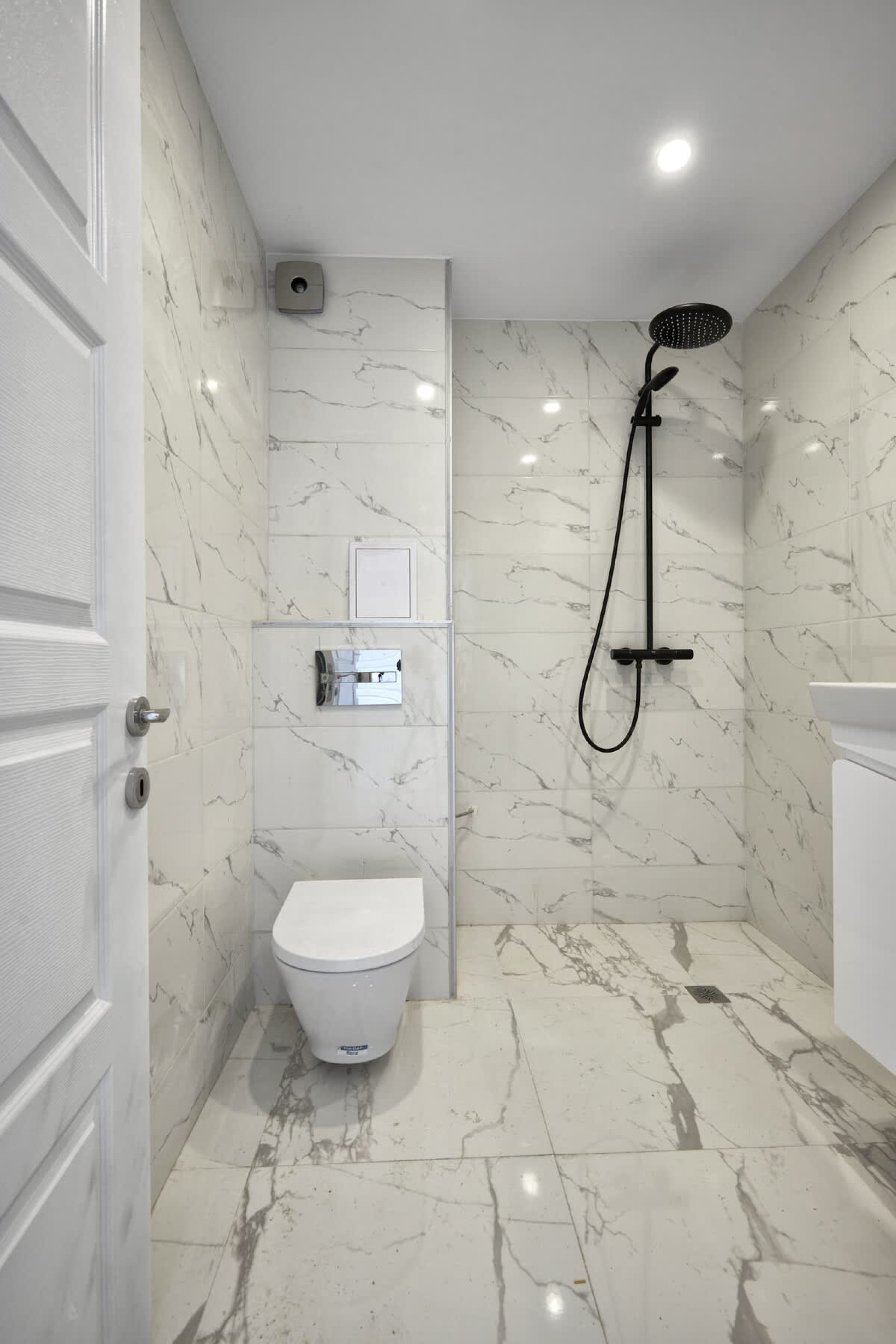 Scoutaround White Logo