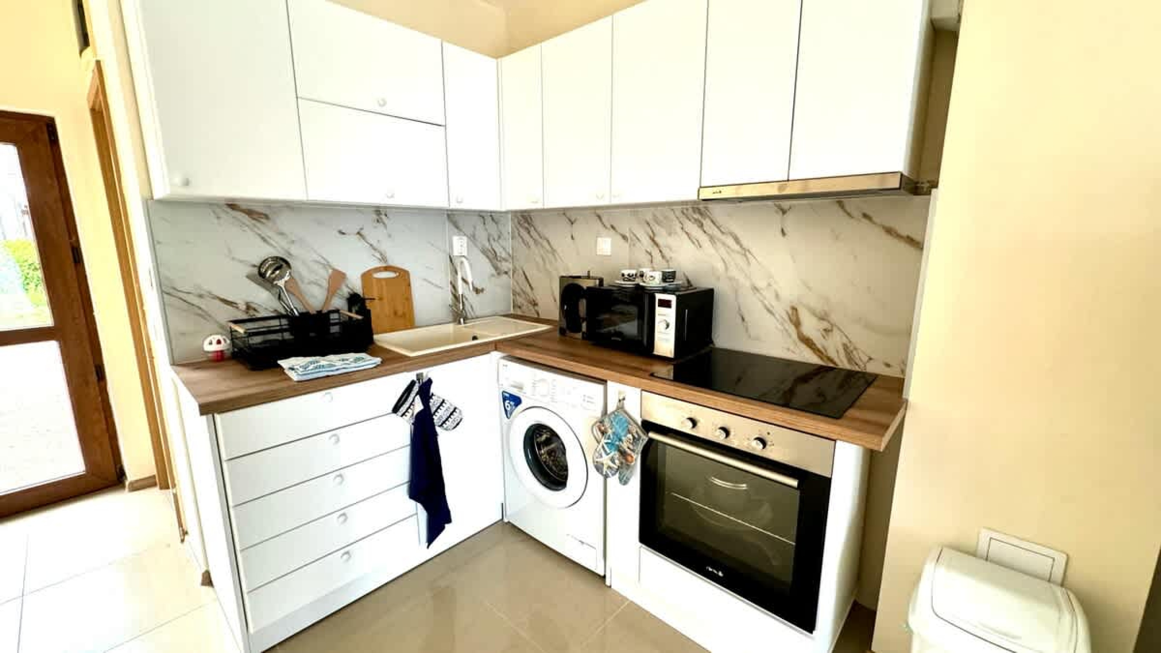 Scoutaround White Logo