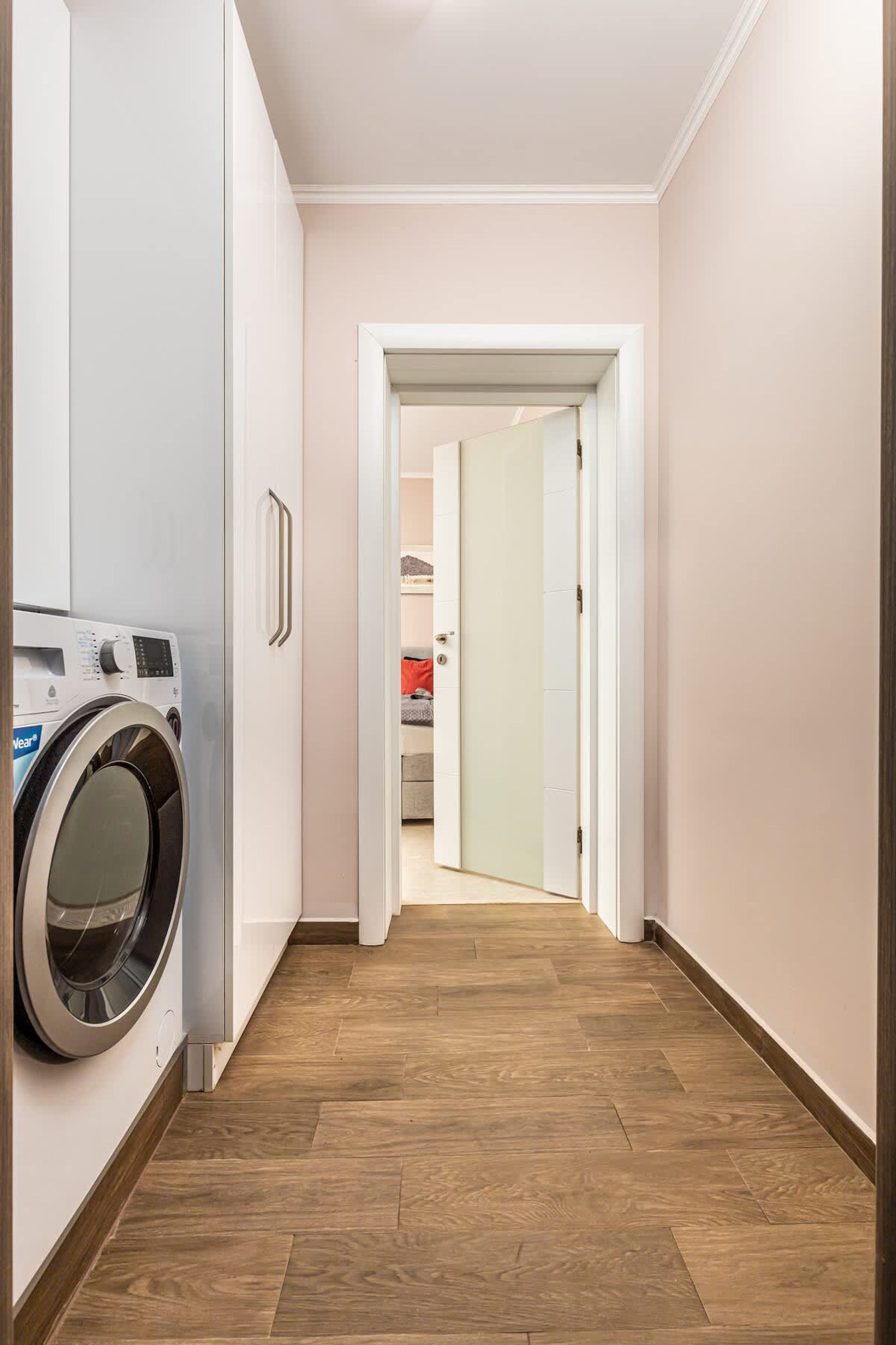 Scoutaround White Logo