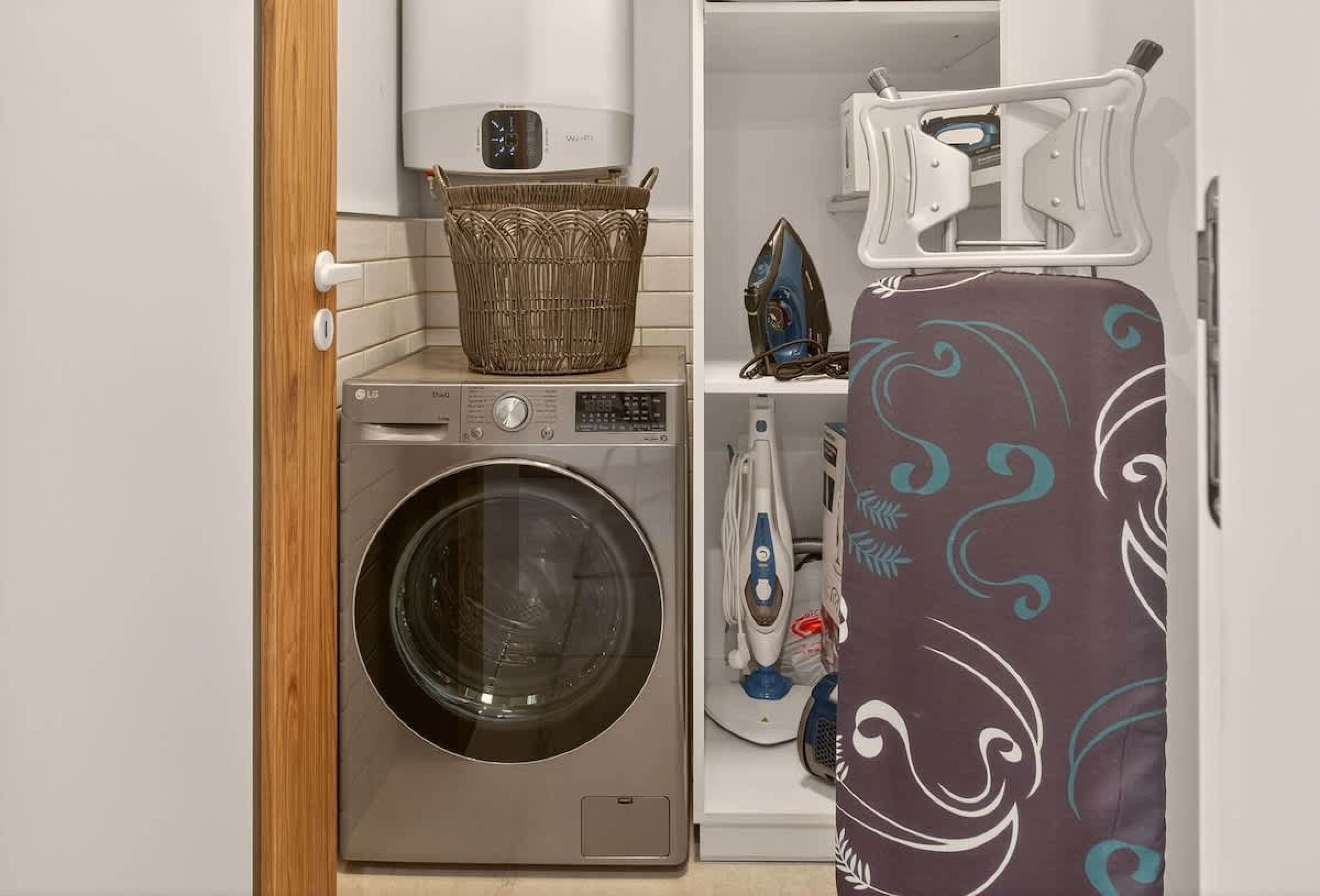 Scoutaround White Logo