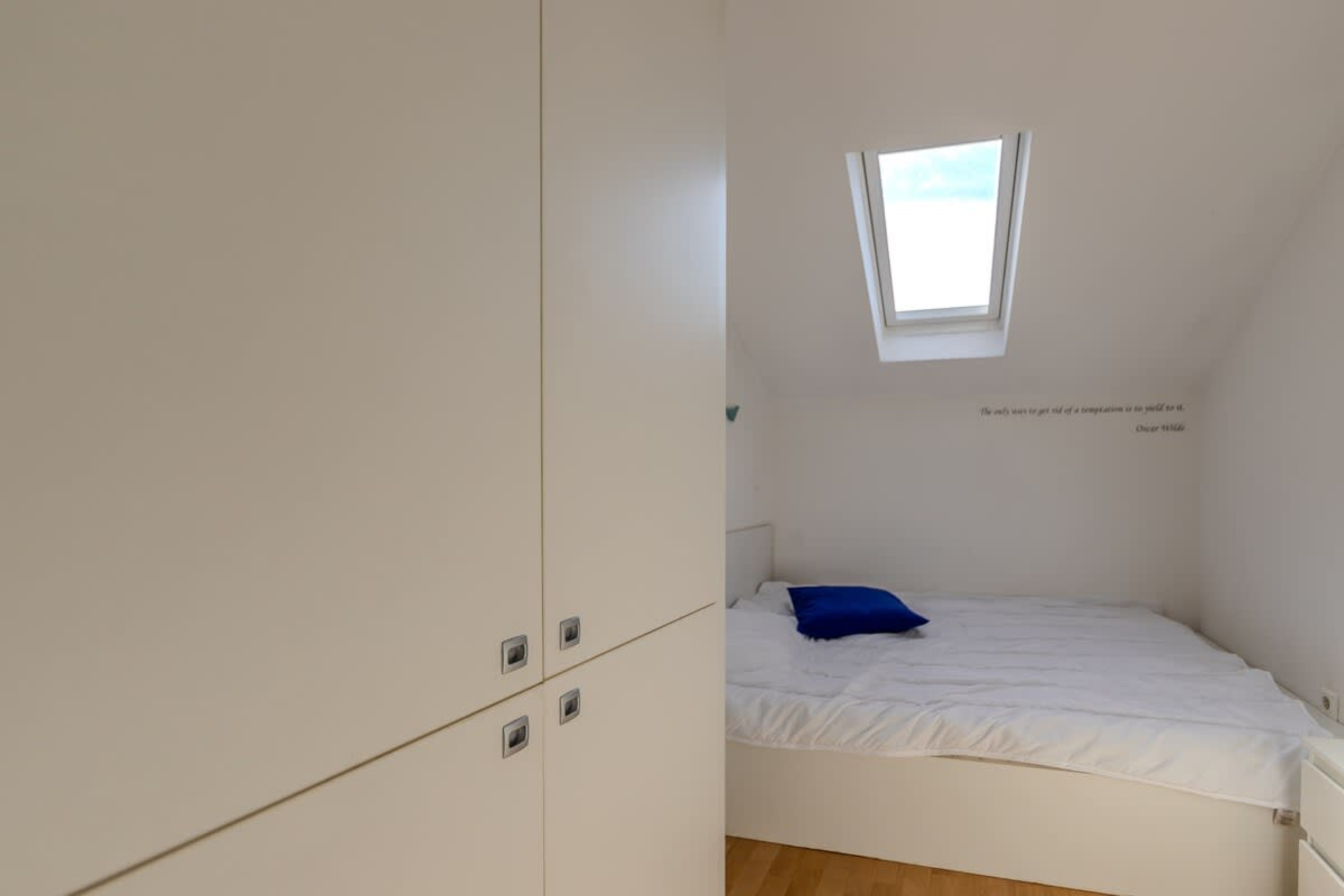 Scoutaround White Logo