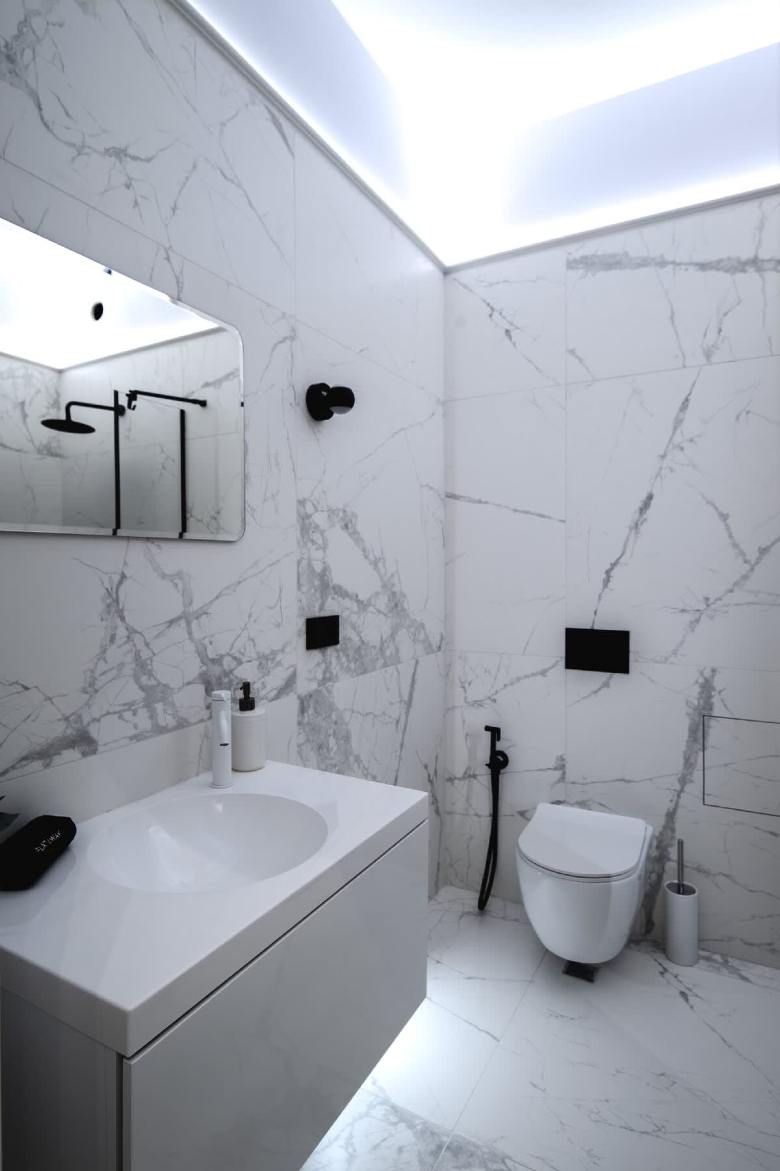 Scoutaround White Logo