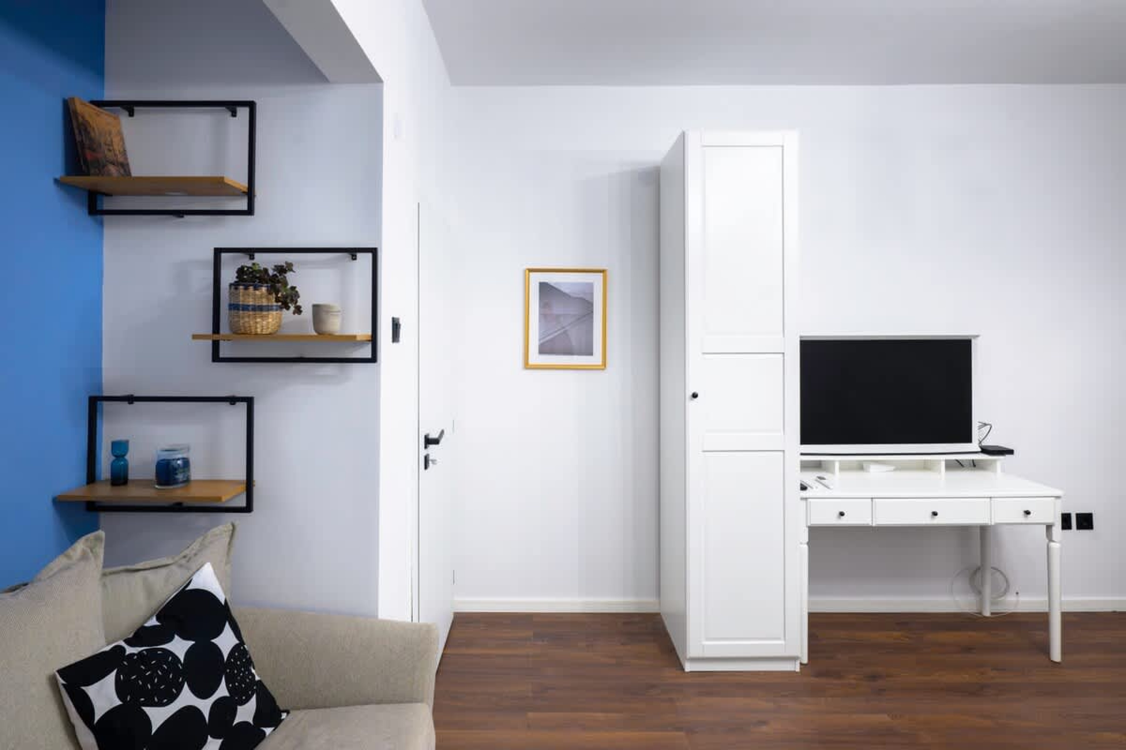 Scoutaround White Logo