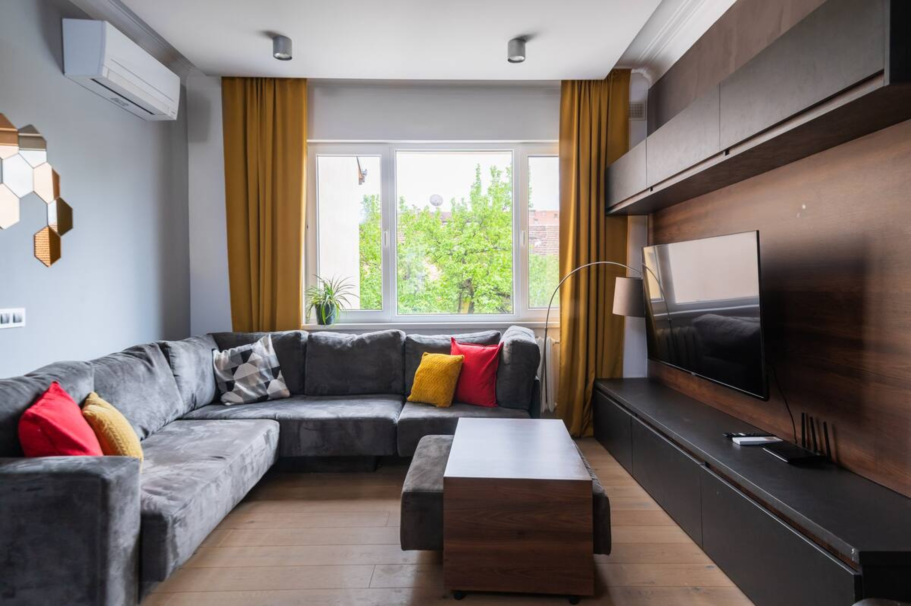 Scoutaround White Logo