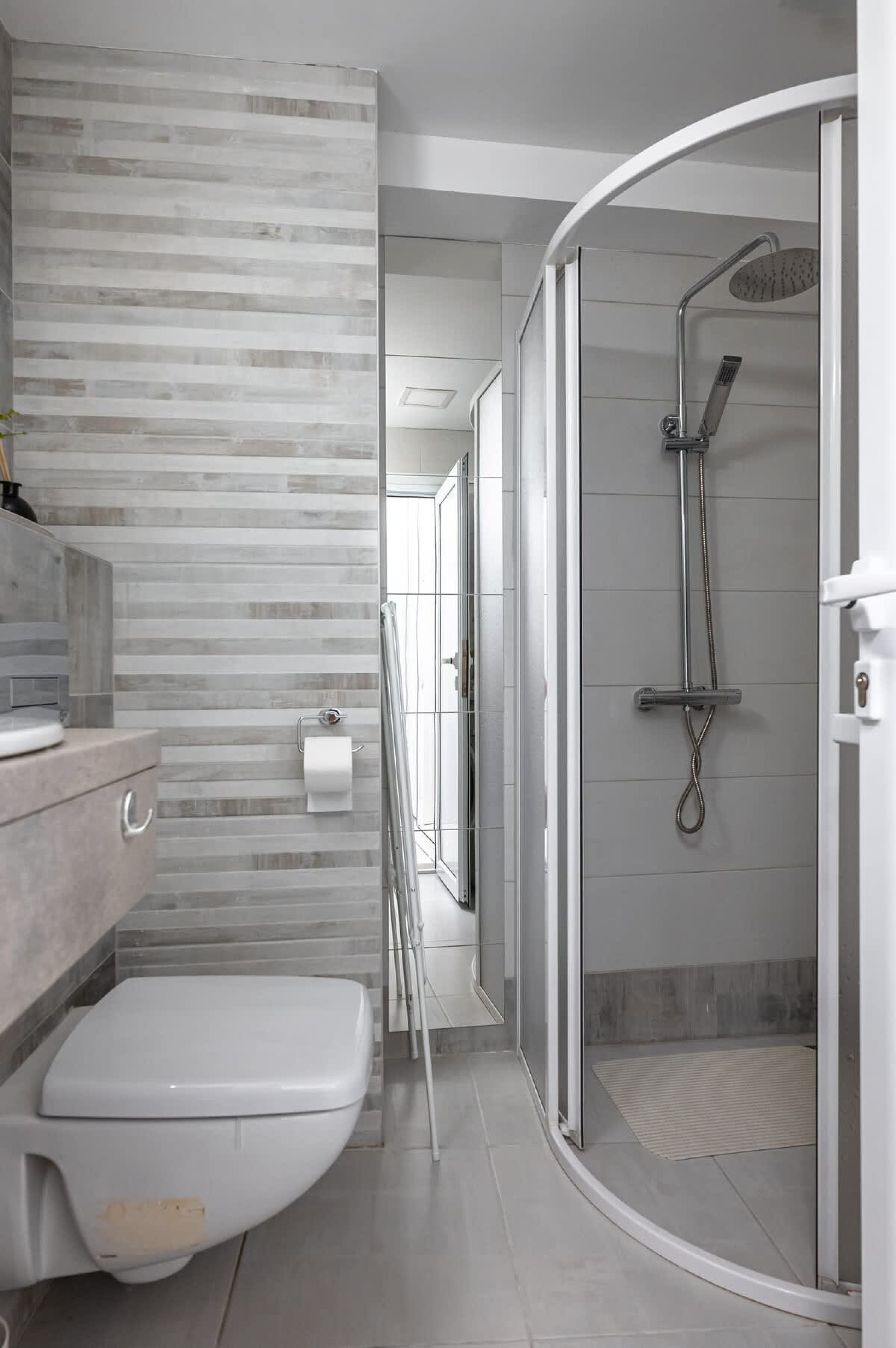 Scoutaround White Logo