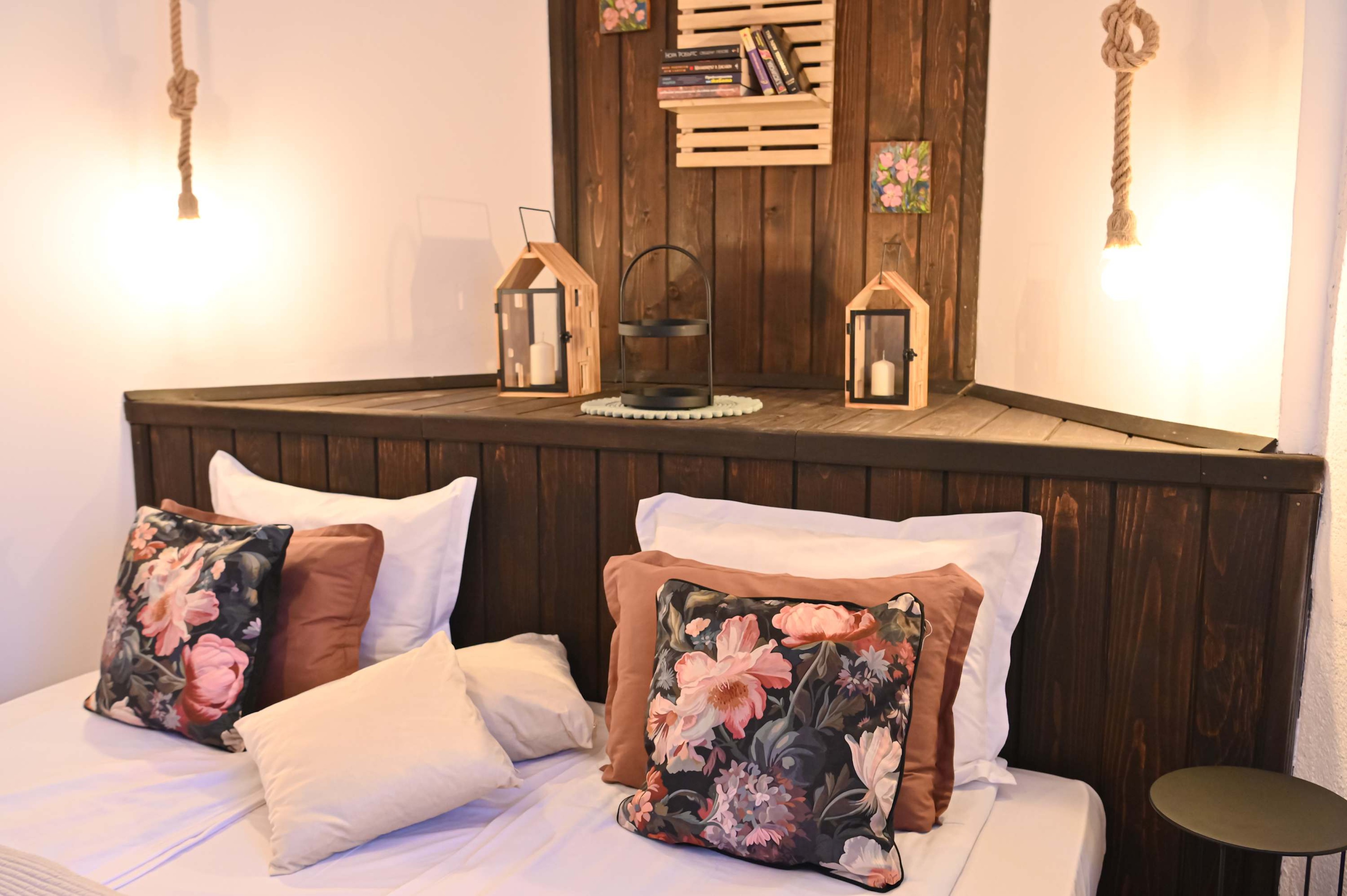 Scoutaround White Logo