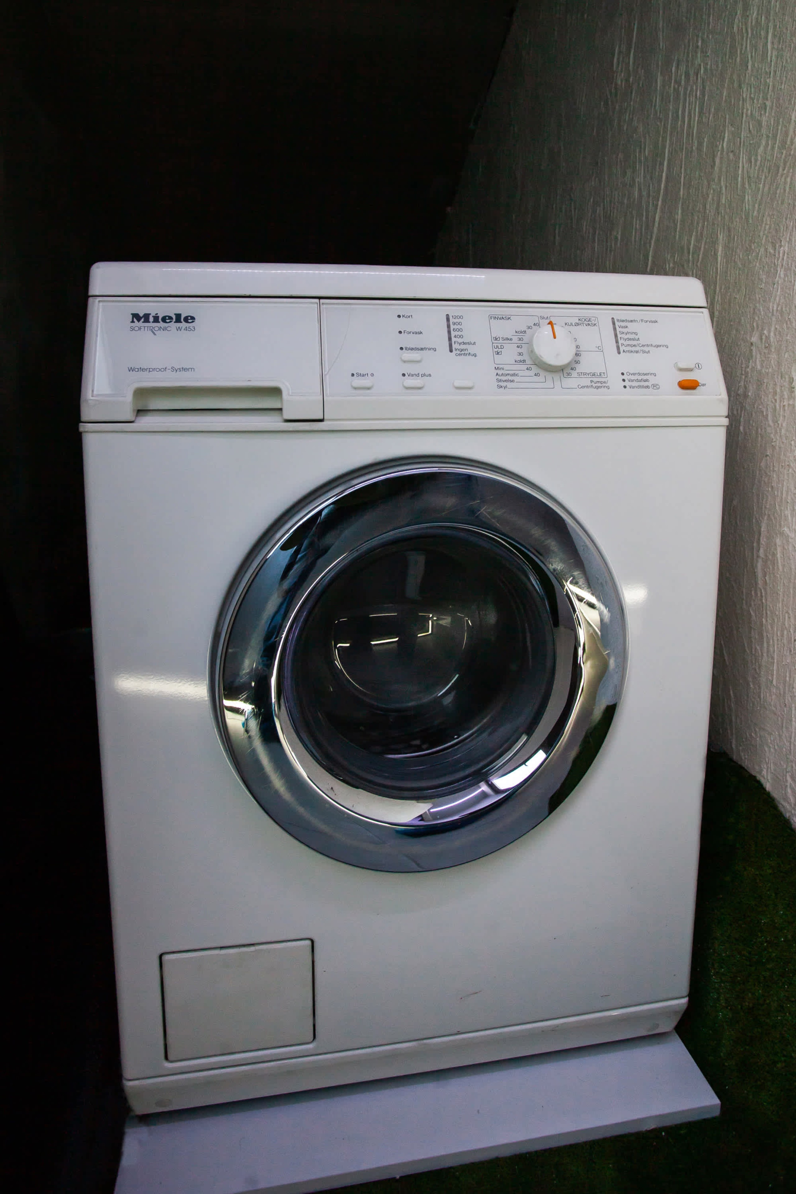 Scoutaround White Logo