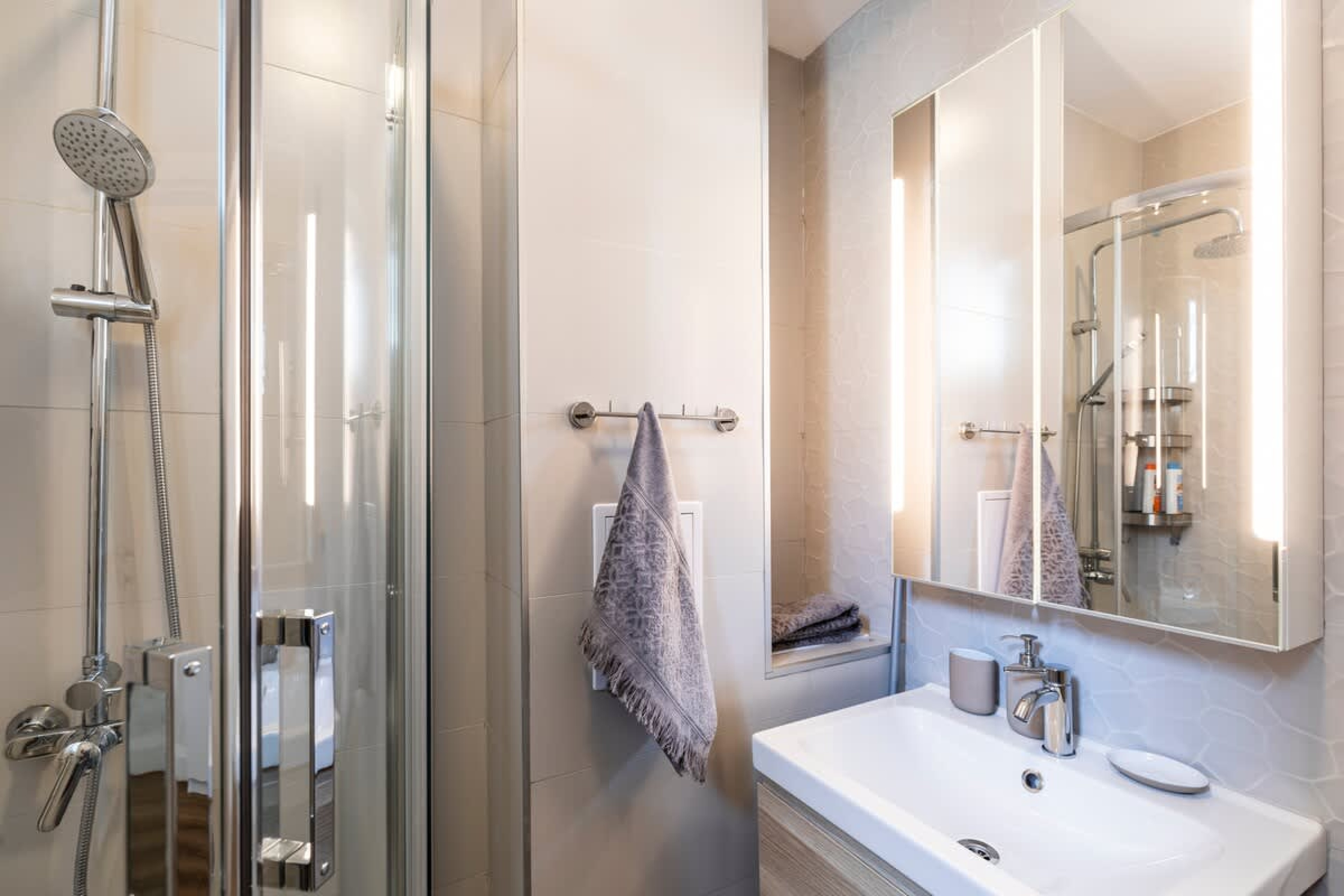 Scoutaround White Logo