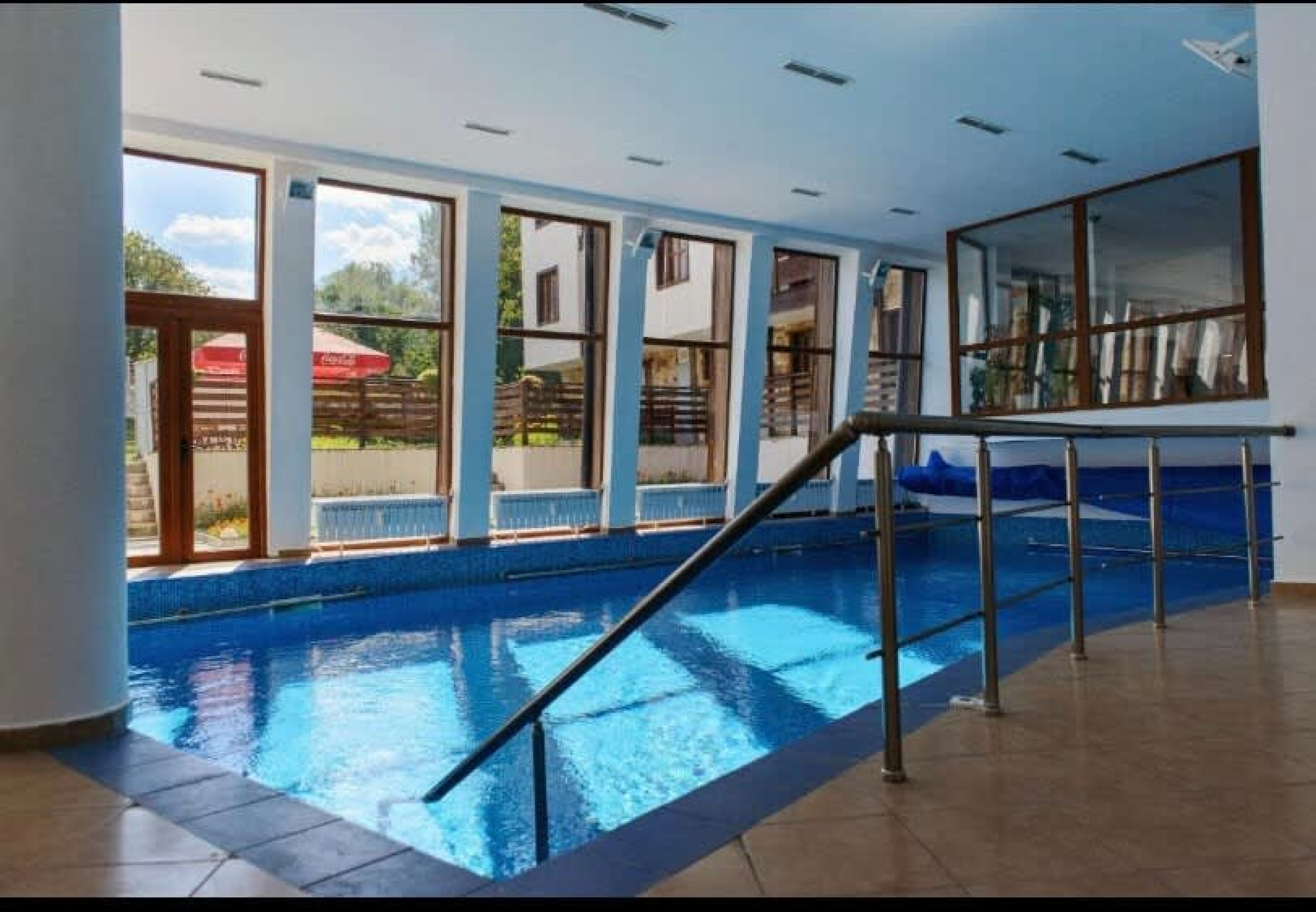 Scoutaround White Logo