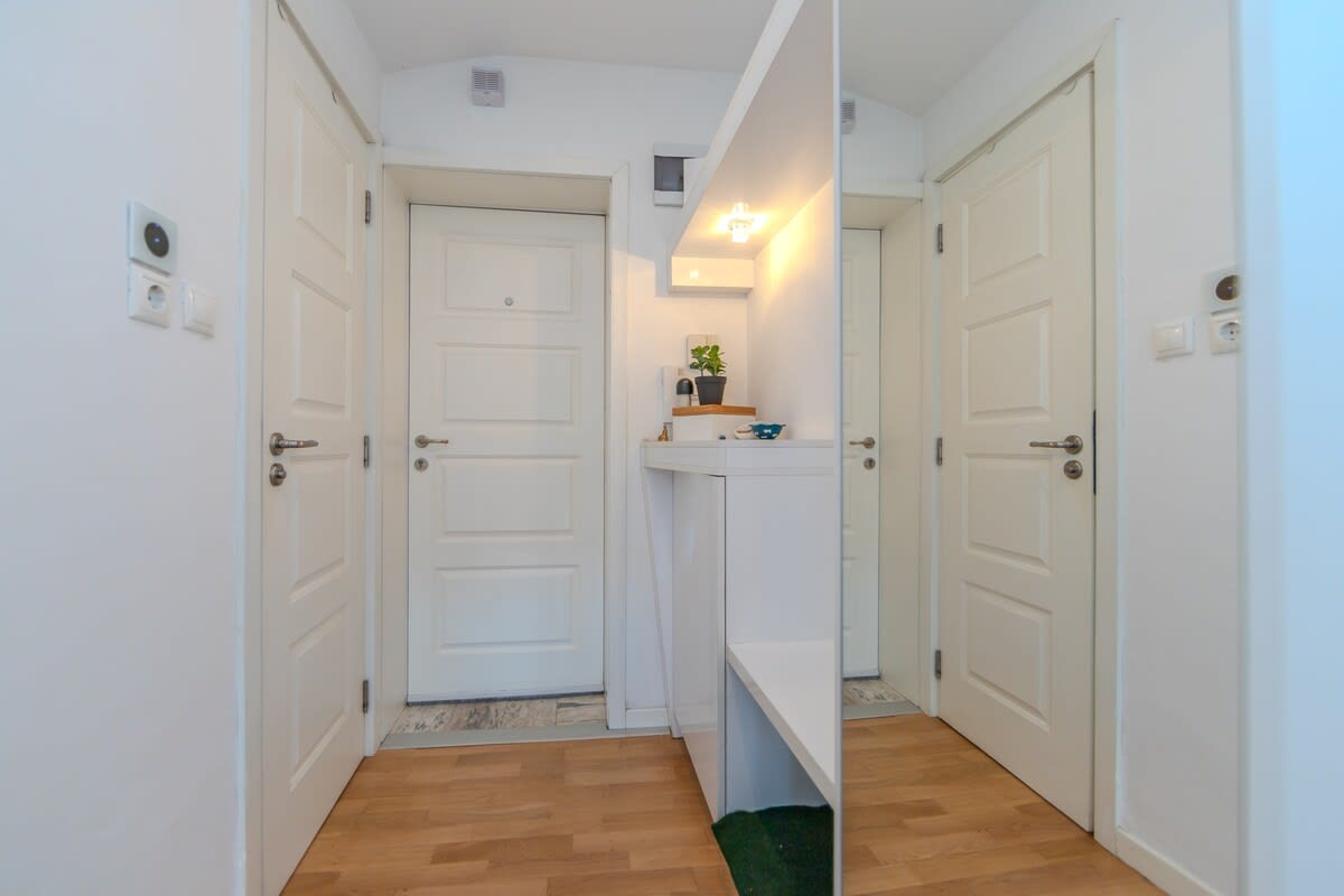 Scoutaround White Logo