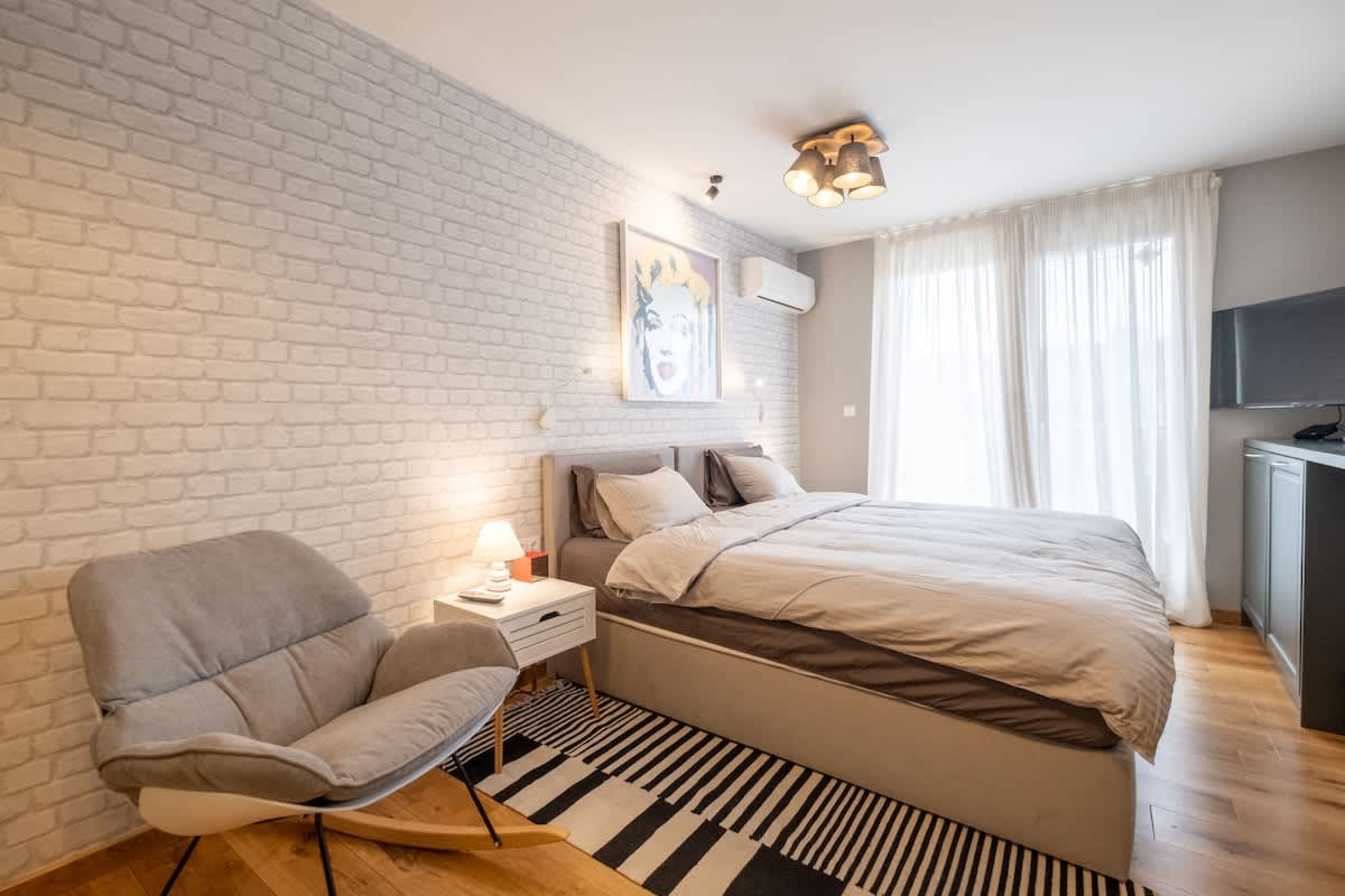 High-end Designer 2BR Aprt + Lift&amp;Balconies - Photo 30