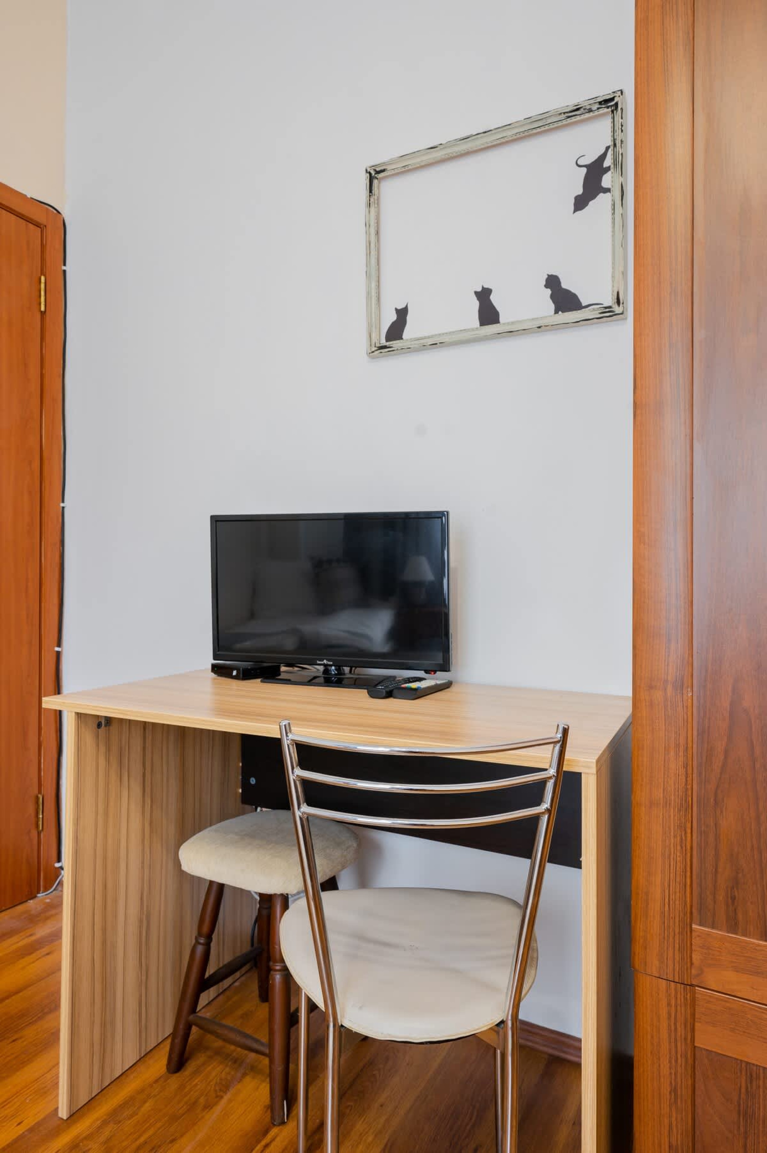 Scoutaround White Logo