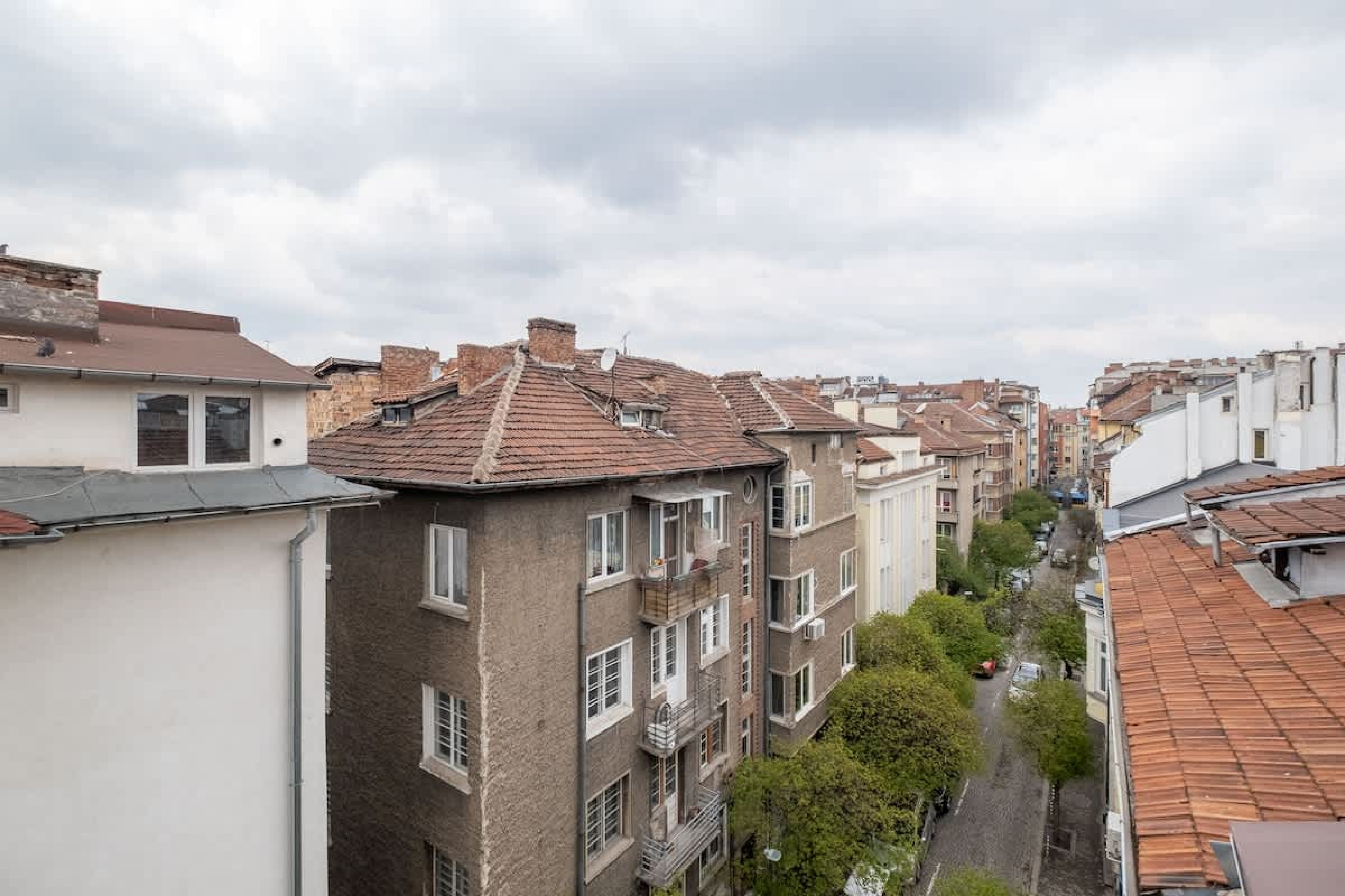 High-end Designer 2BR Aprt + Lift&amp;Balconies - Photo 56