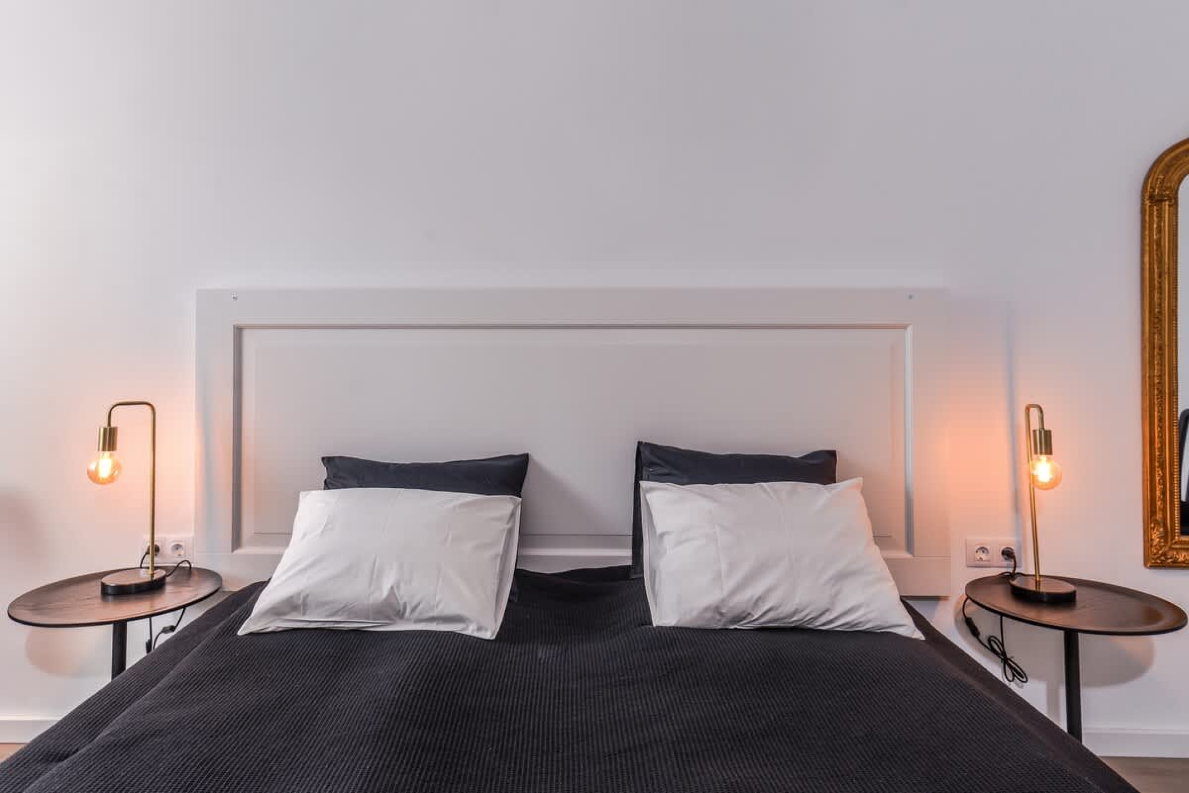 Scoutaround White Logo