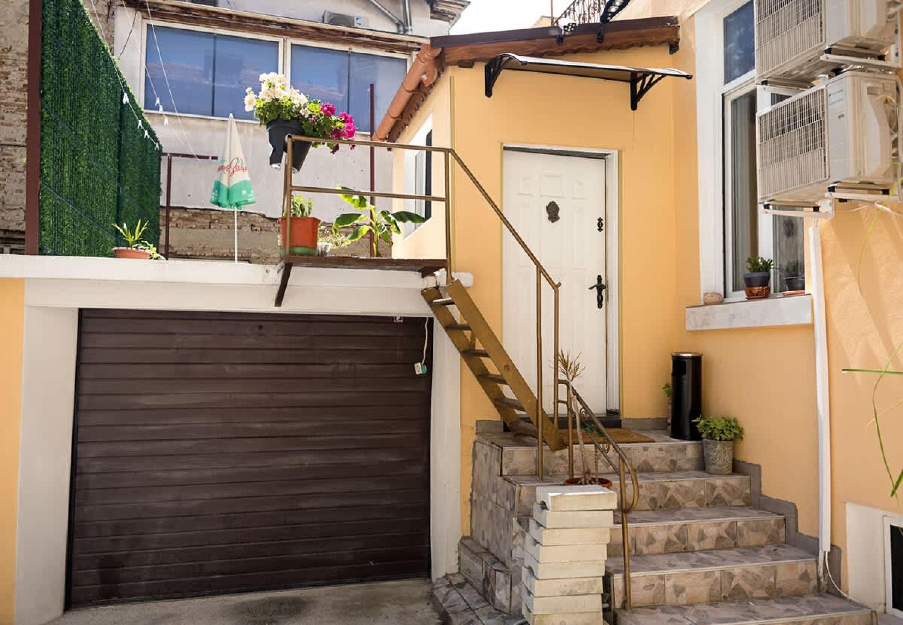 Scoutaround White Logo