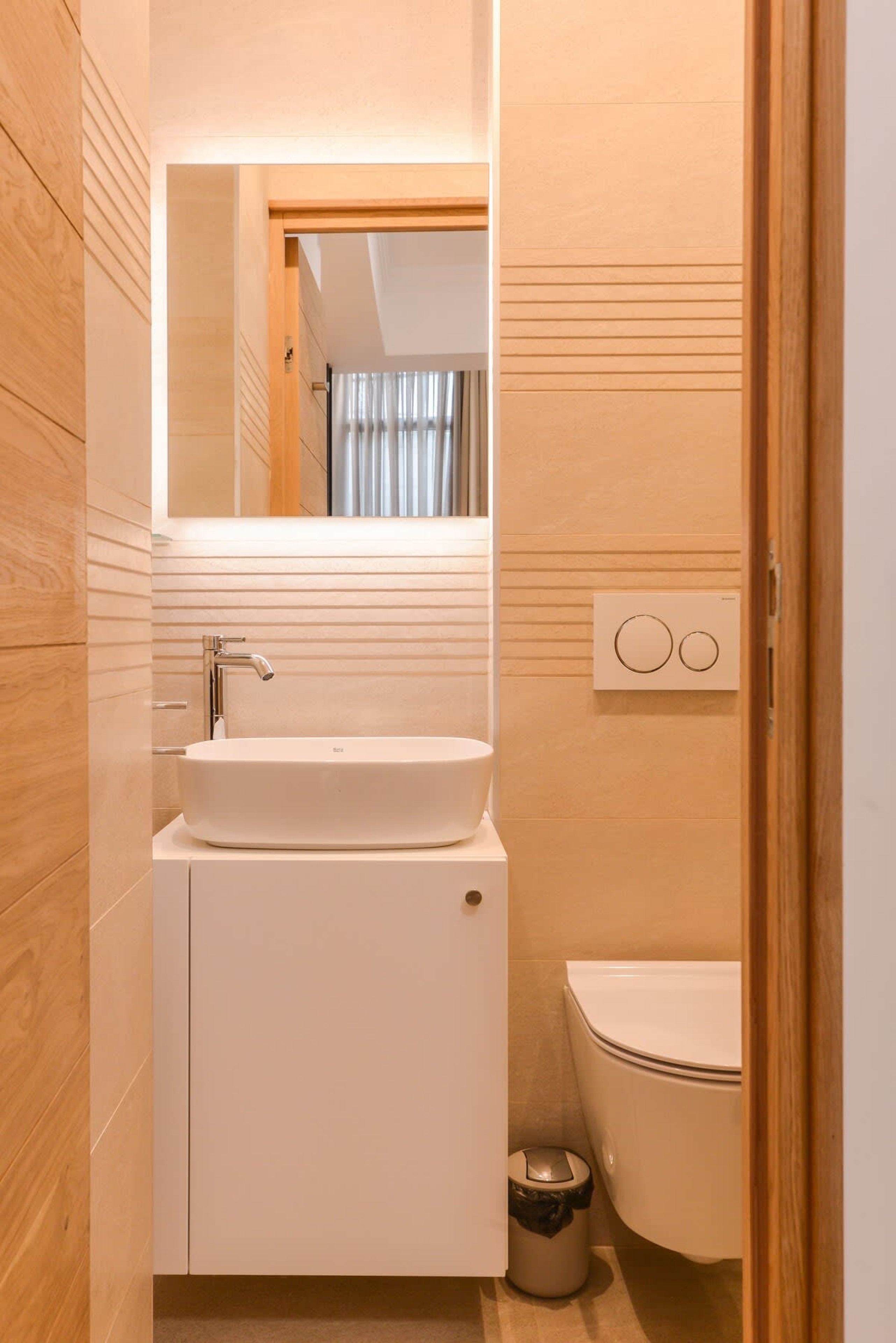 Scoutaround White Logo