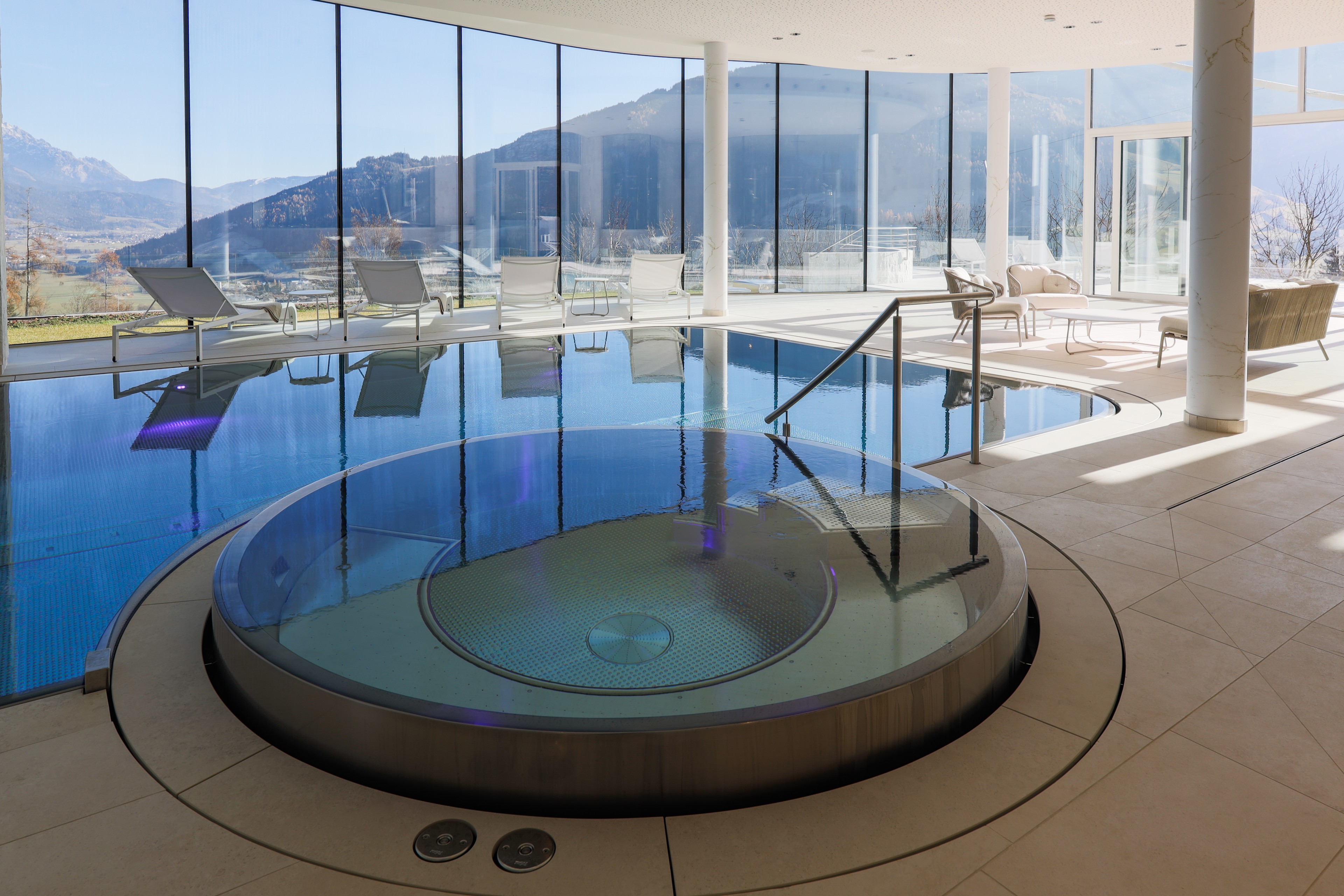 Scoutaround White Logo