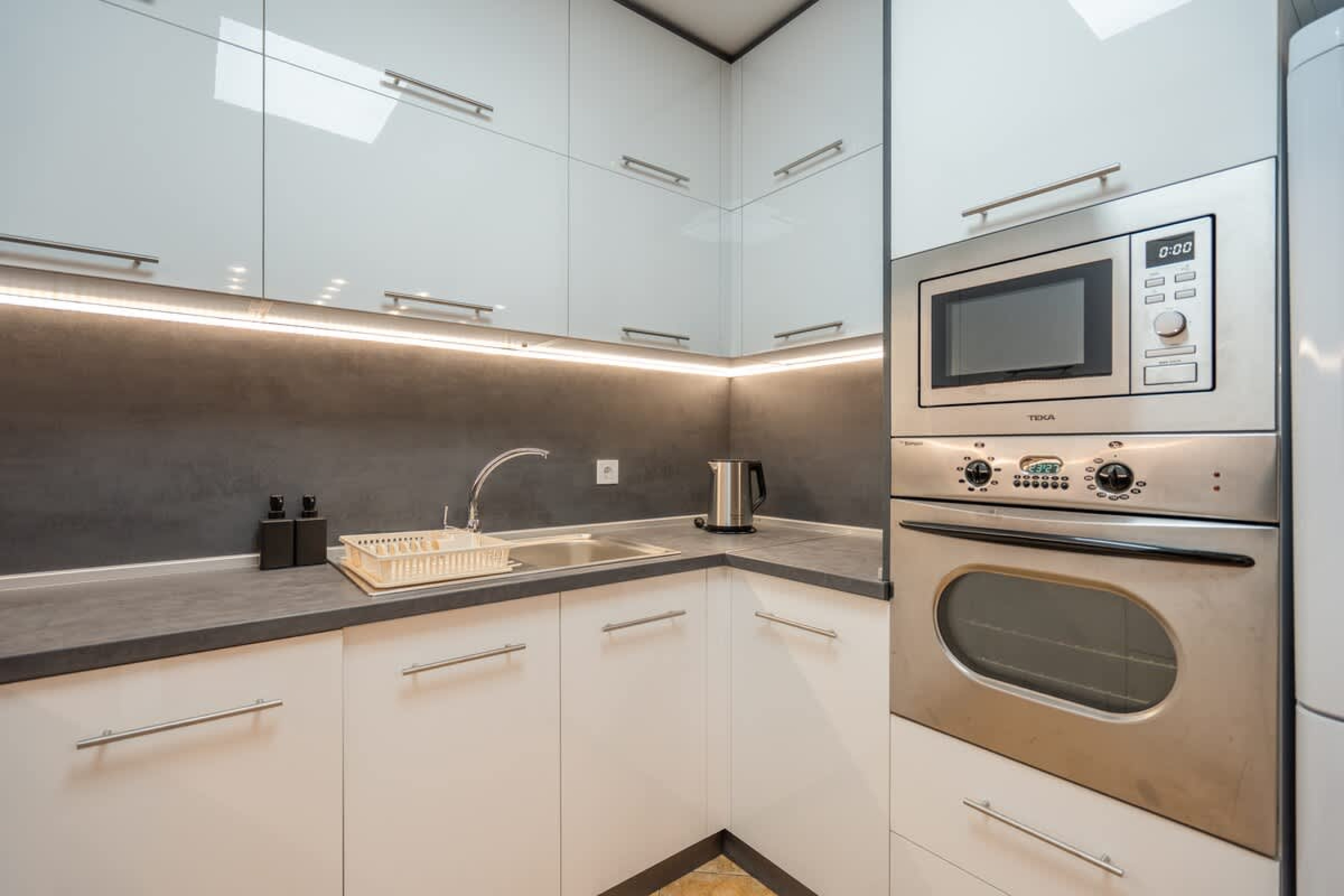 Scoutaround White Logo