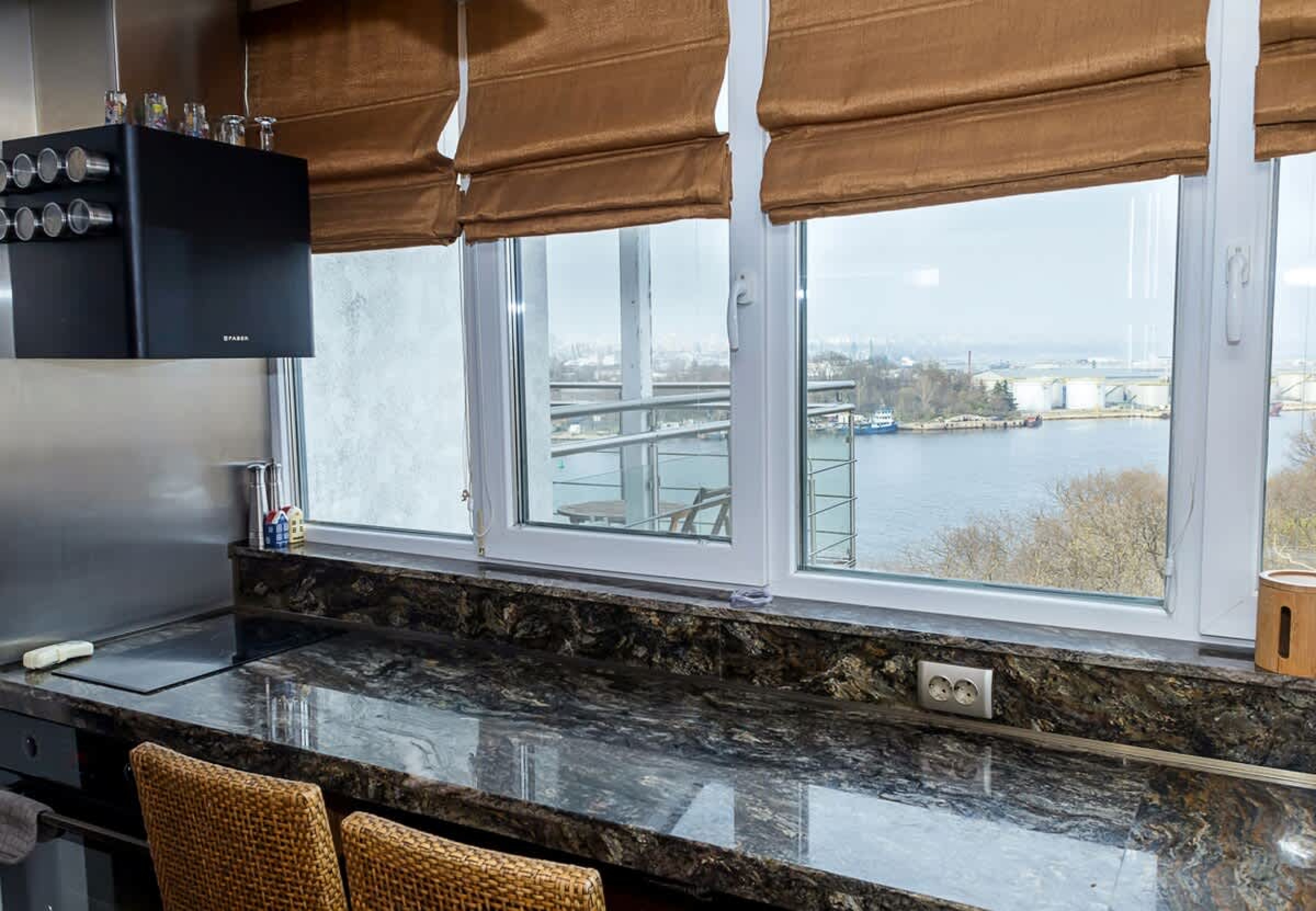 Modern Comfort &amp; Vintage Charm with Panoramic View - Photo 12