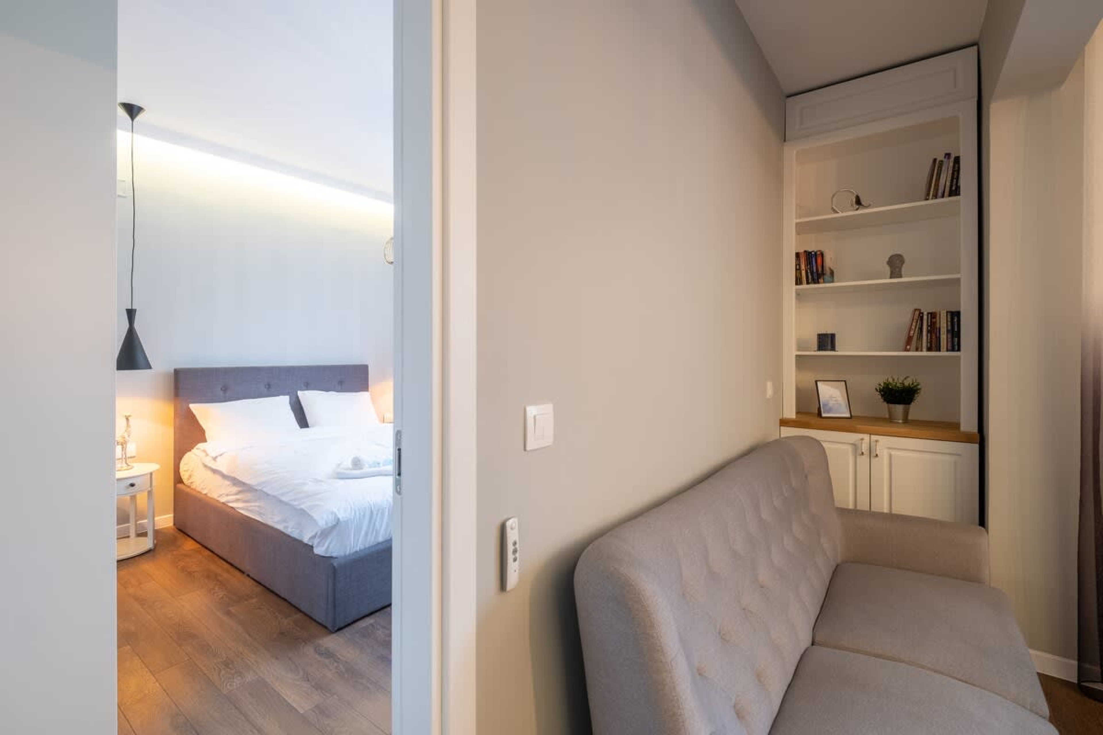 Scoutaround White Logo