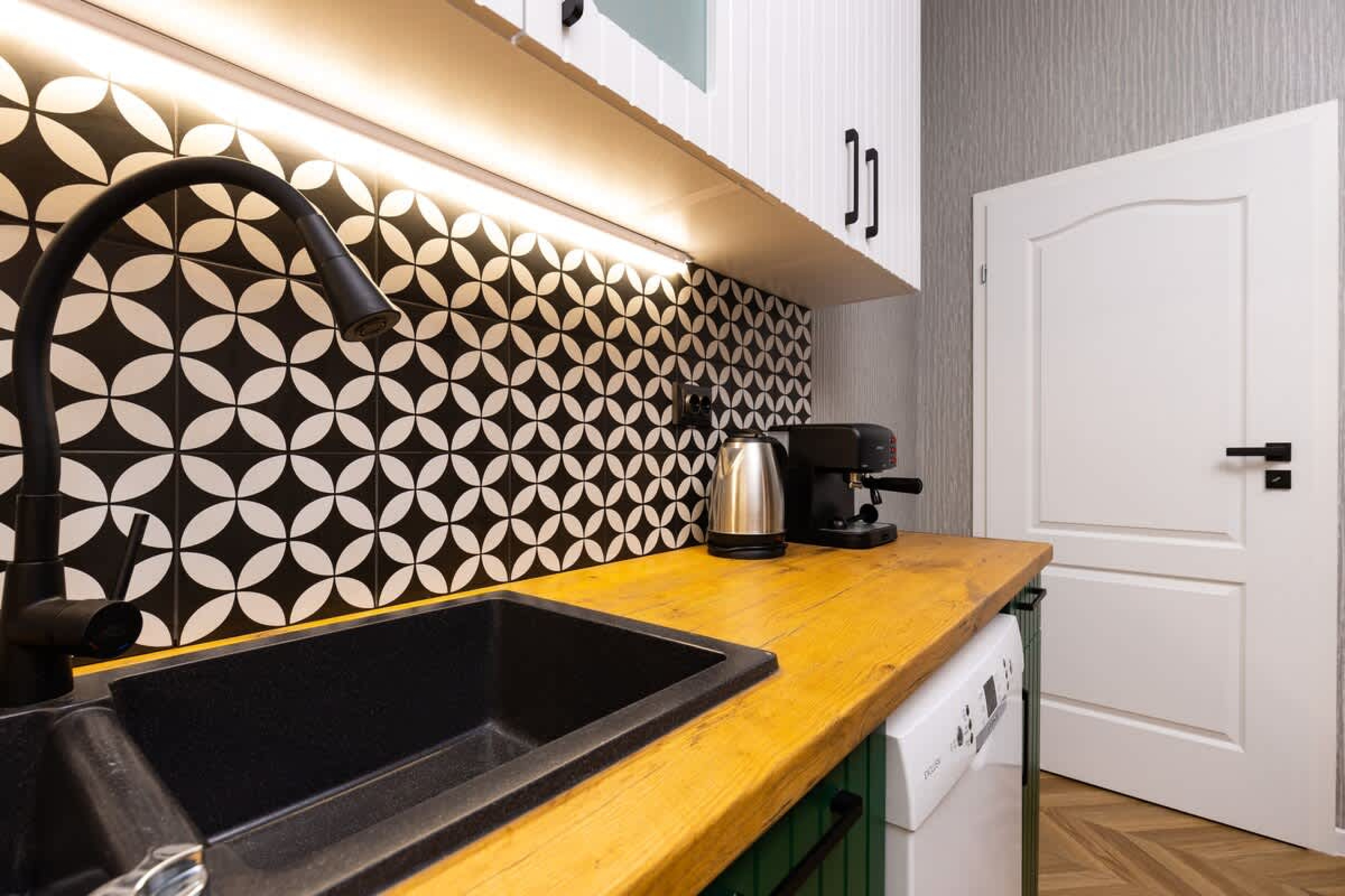 Scoutaround White Logo