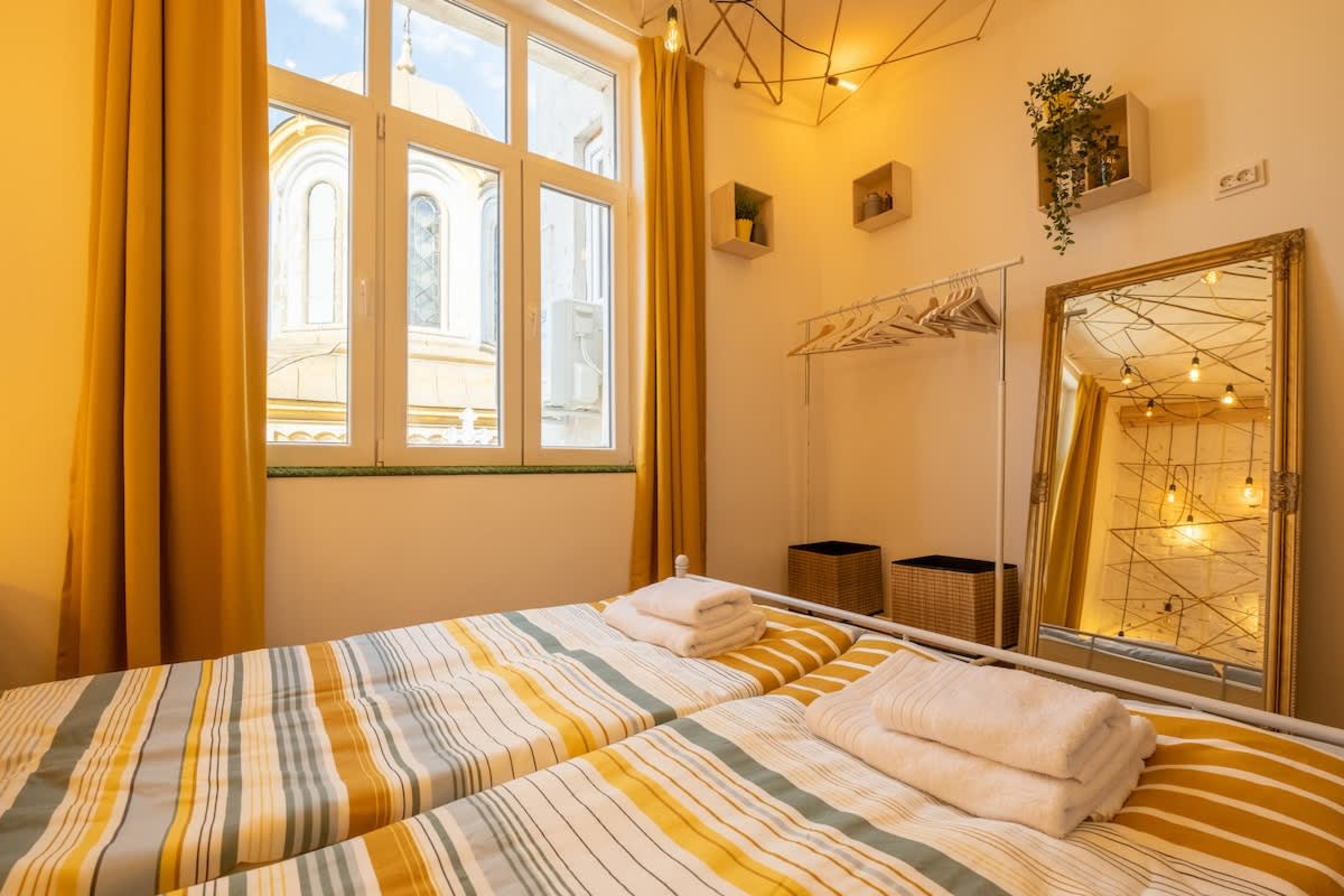 Scoutaround White Logo