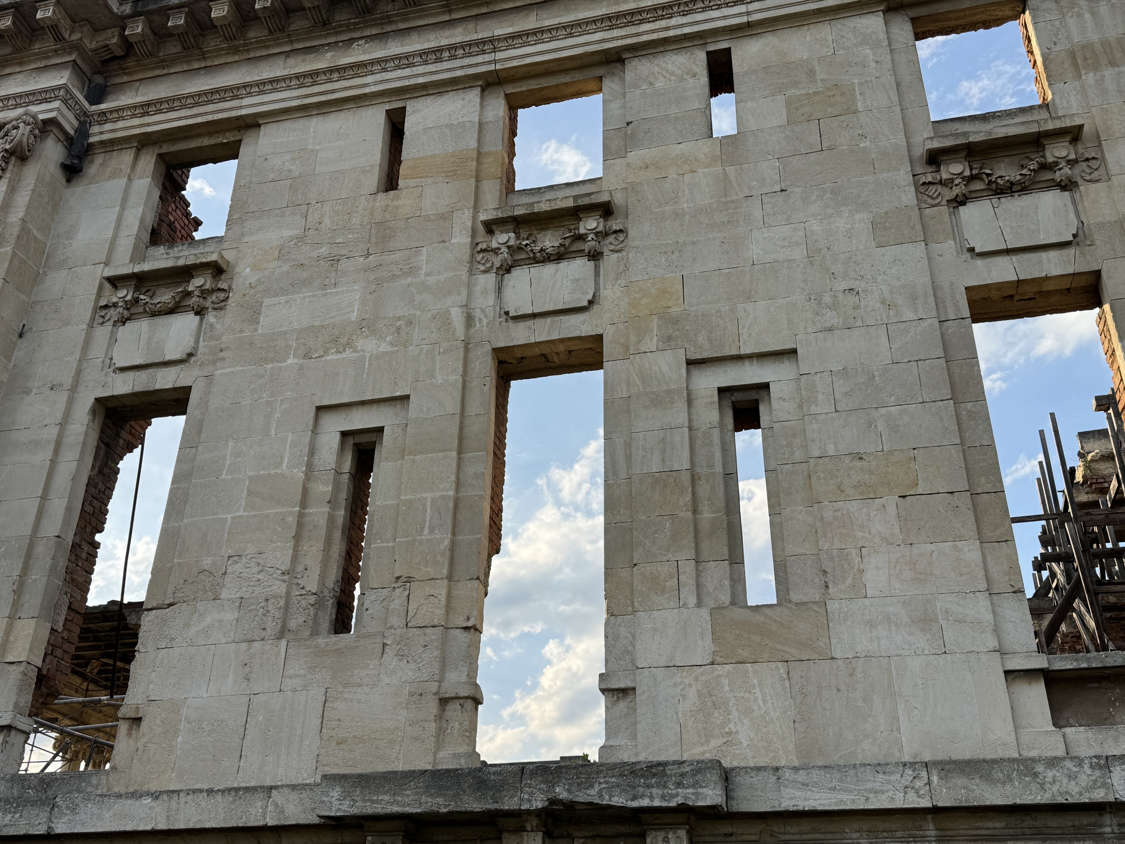 Scoutaround White Logo