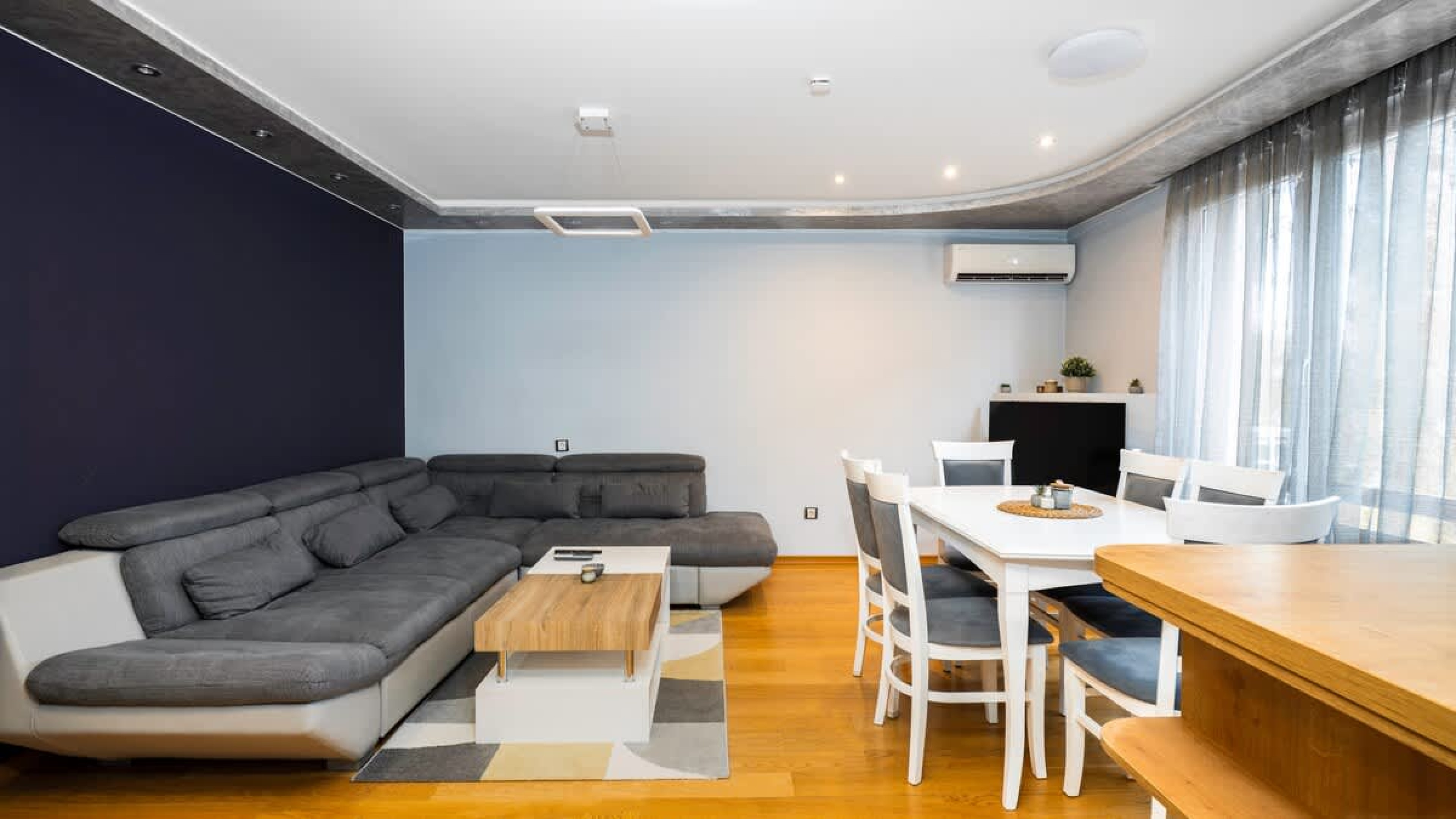 Scoutaround White Logo