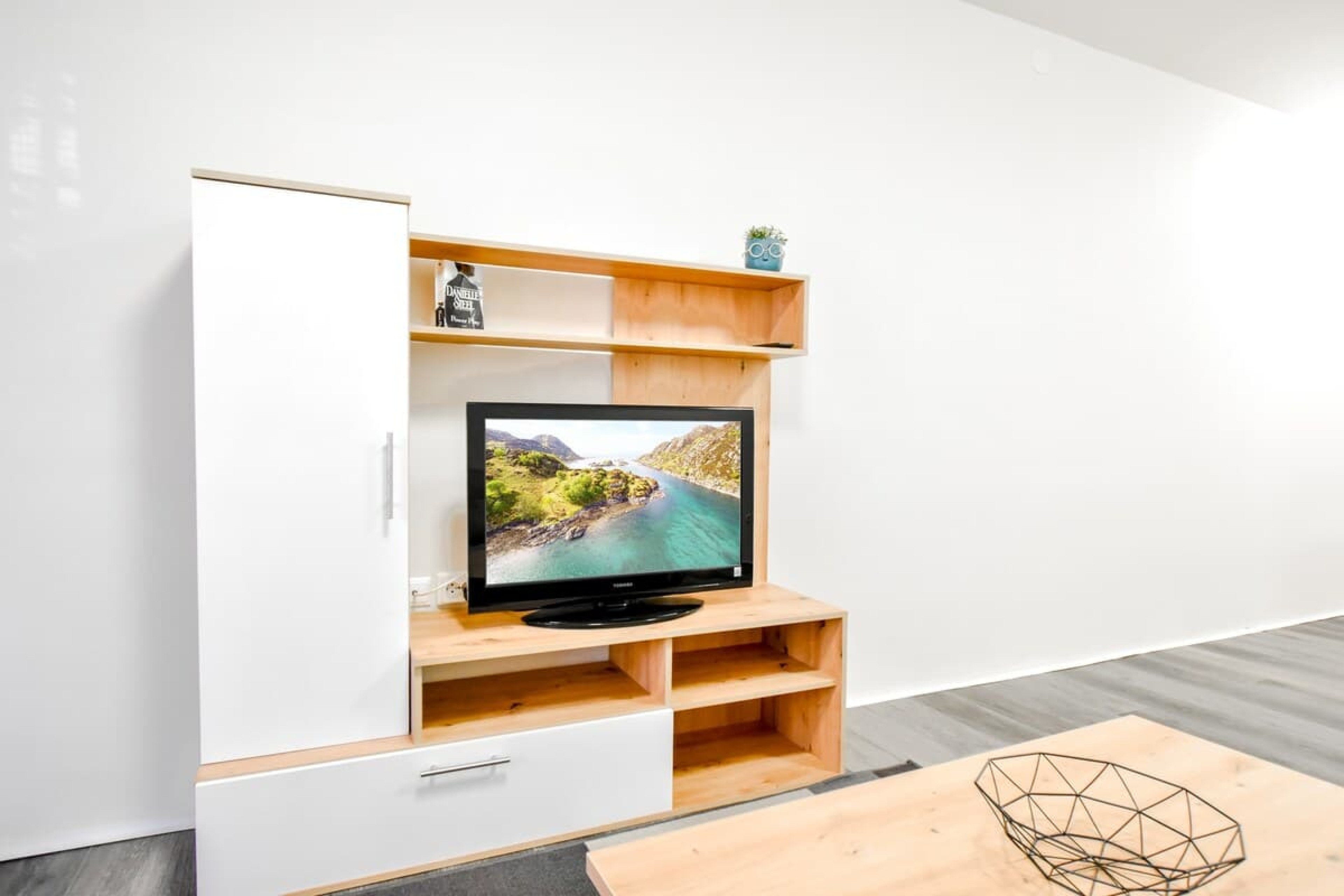 Scoutaround White Logo