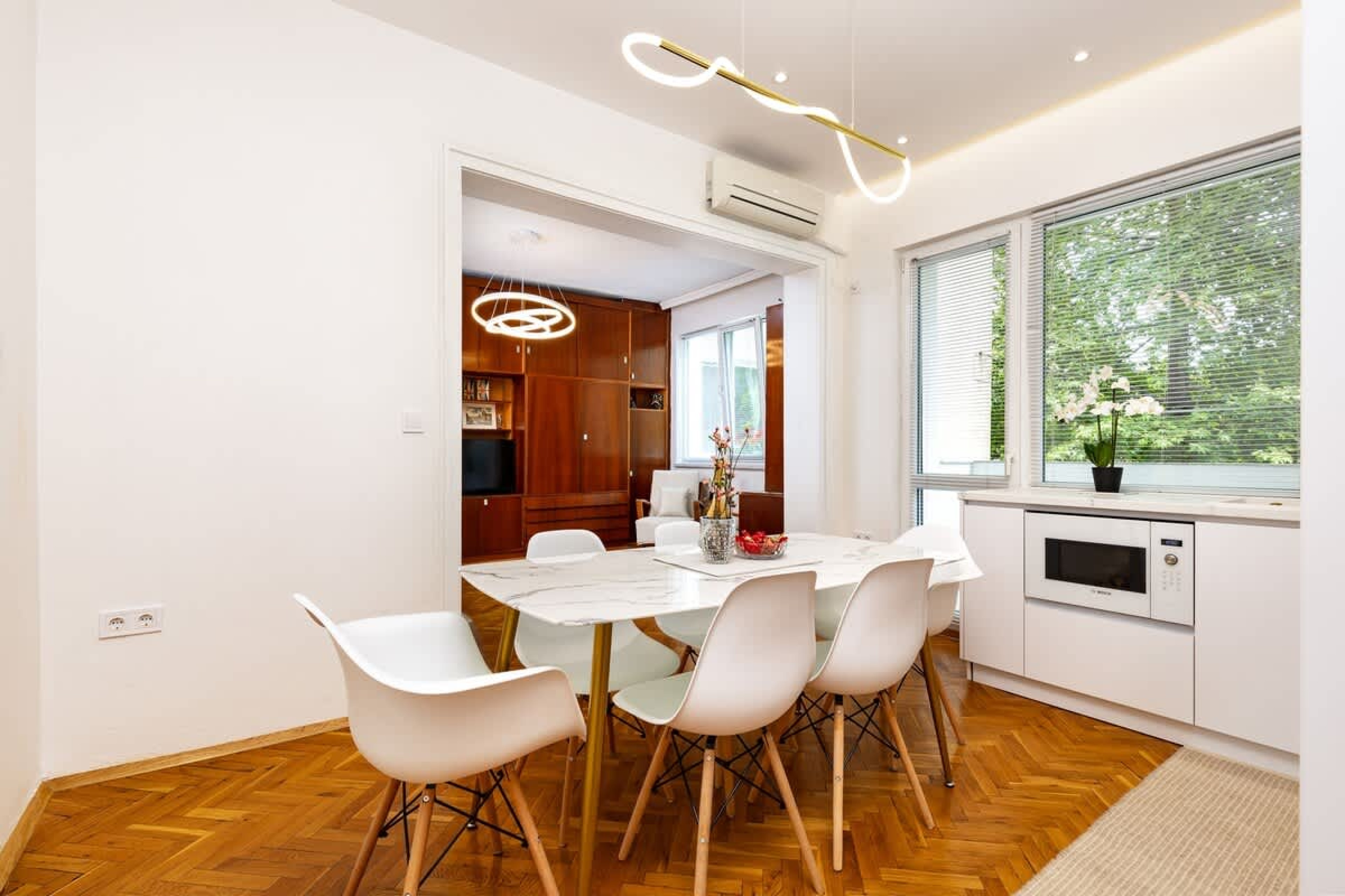 Scoutaround White Logo