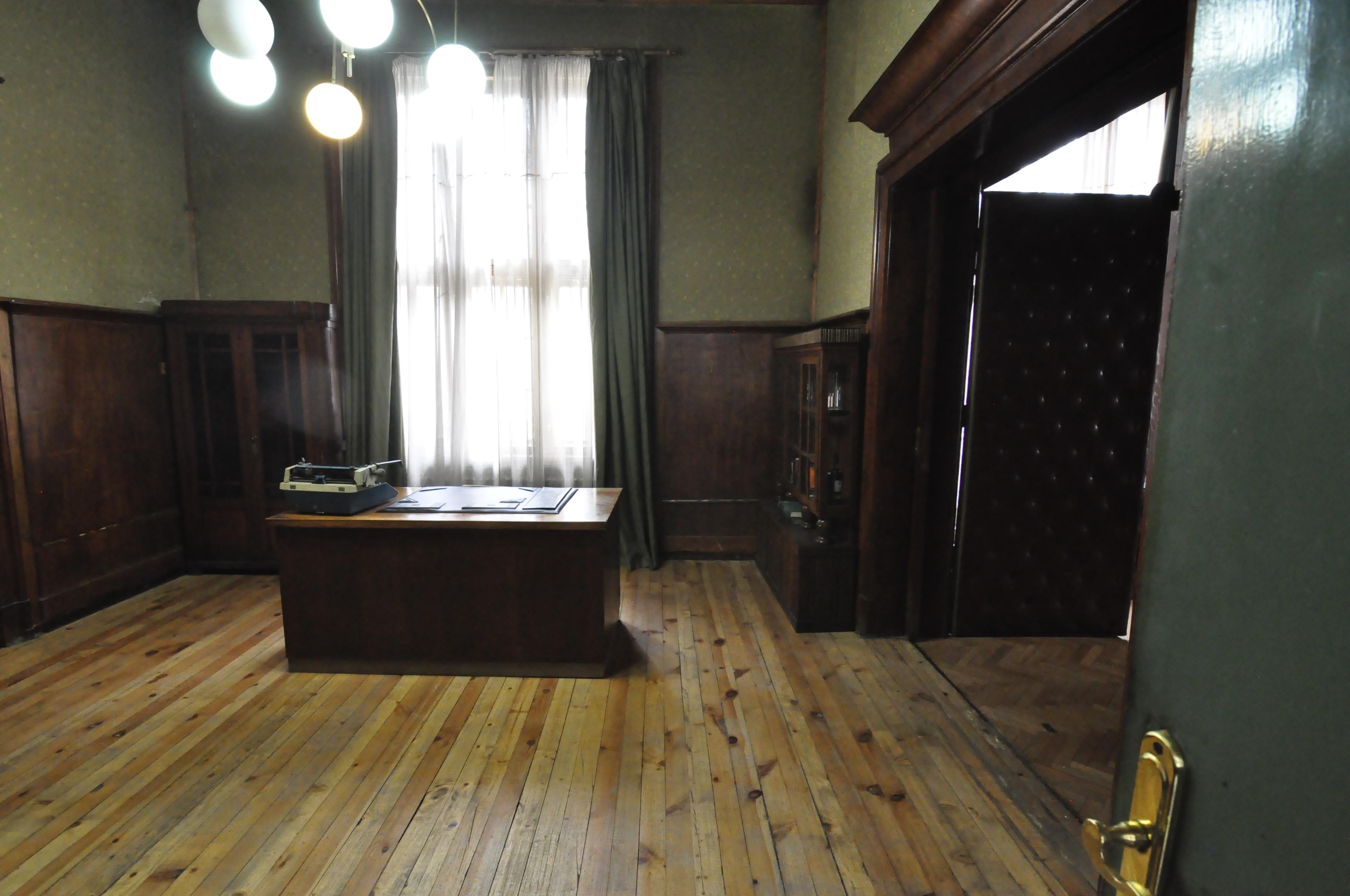 Executive Office 2