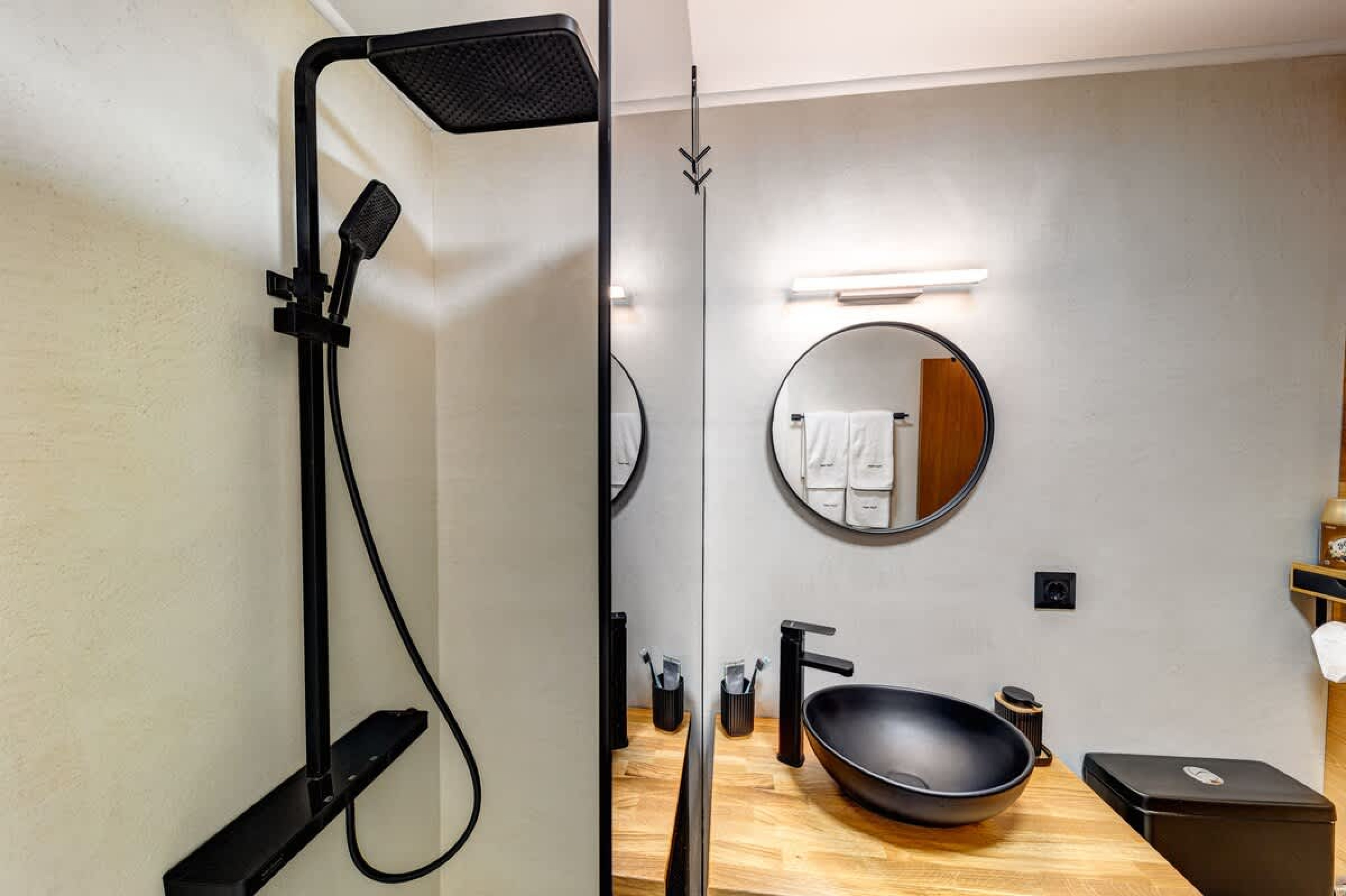 Scoutaround White Logo