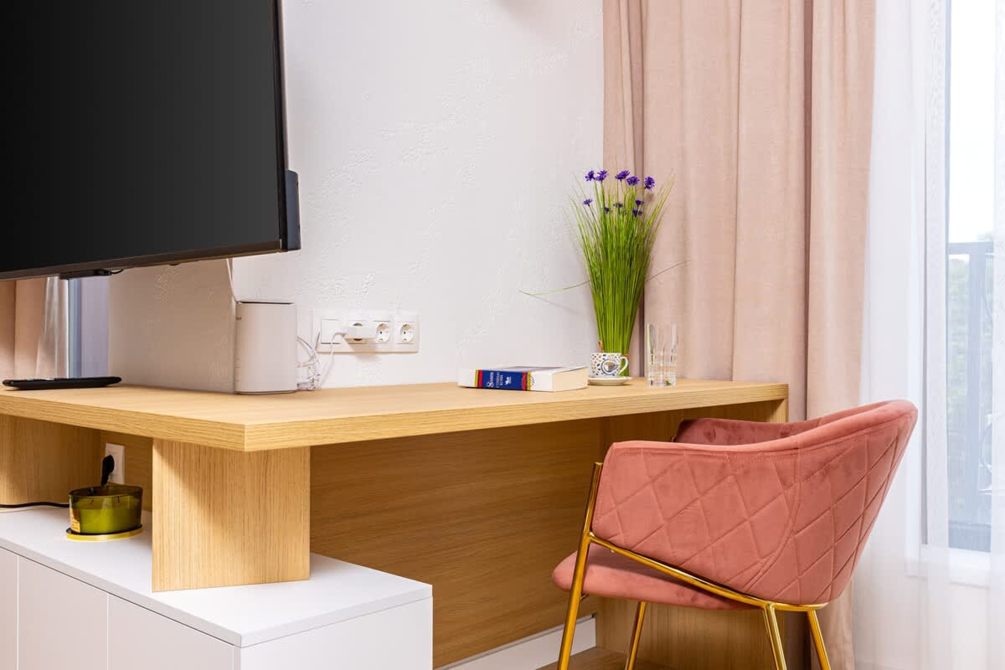 Scoutaround White Logo