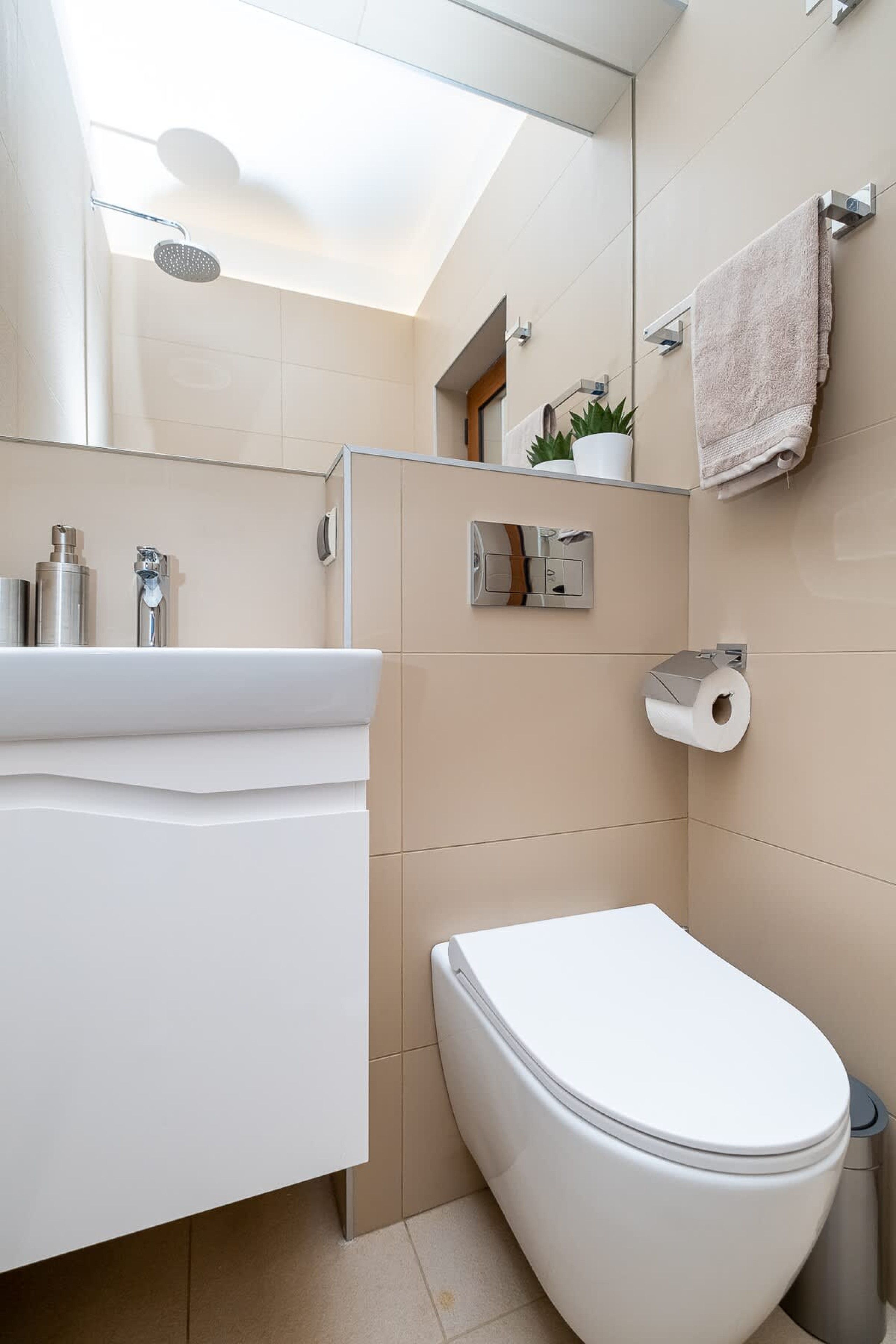 Scoutaround White Logo