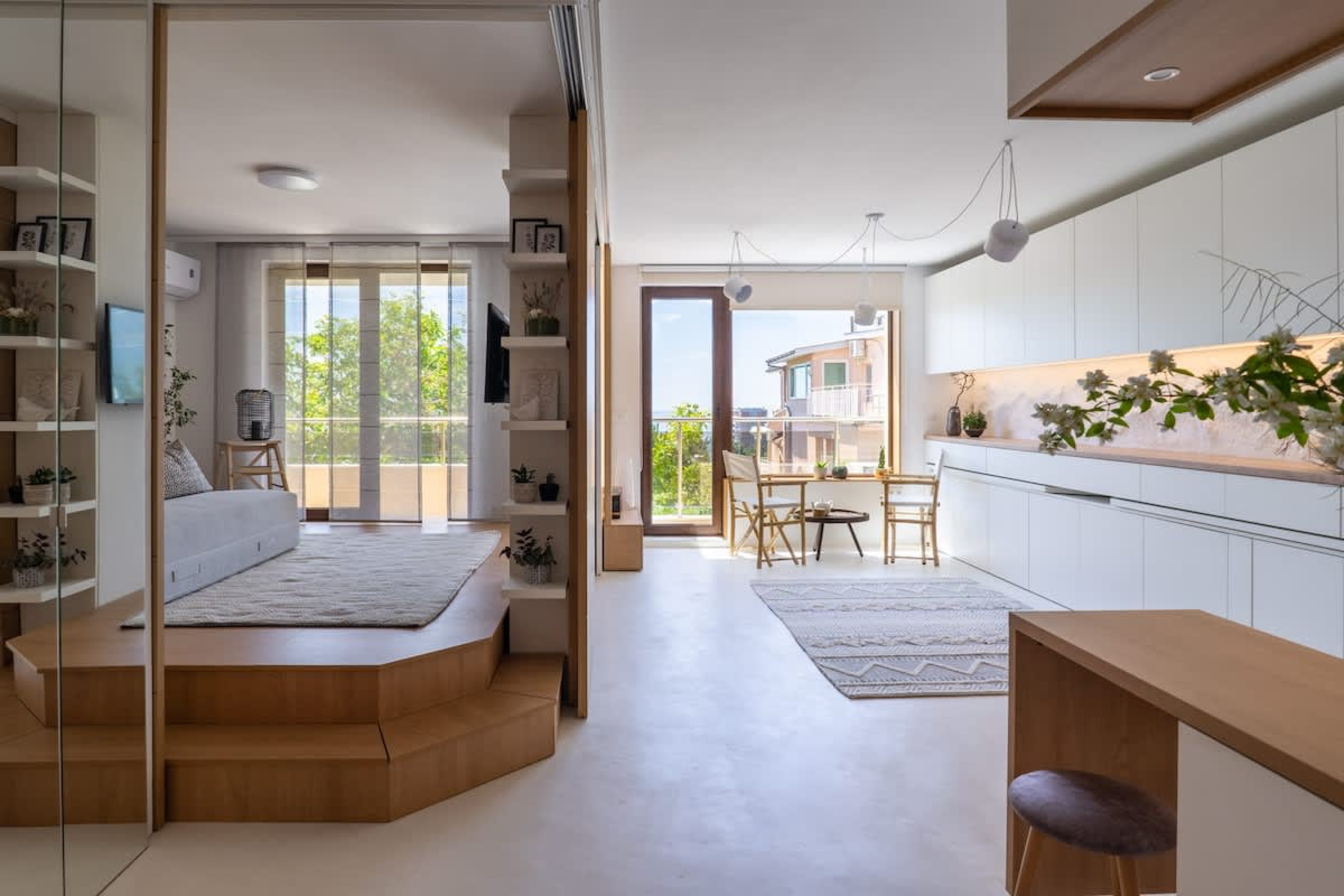 Scoutaround White Logo