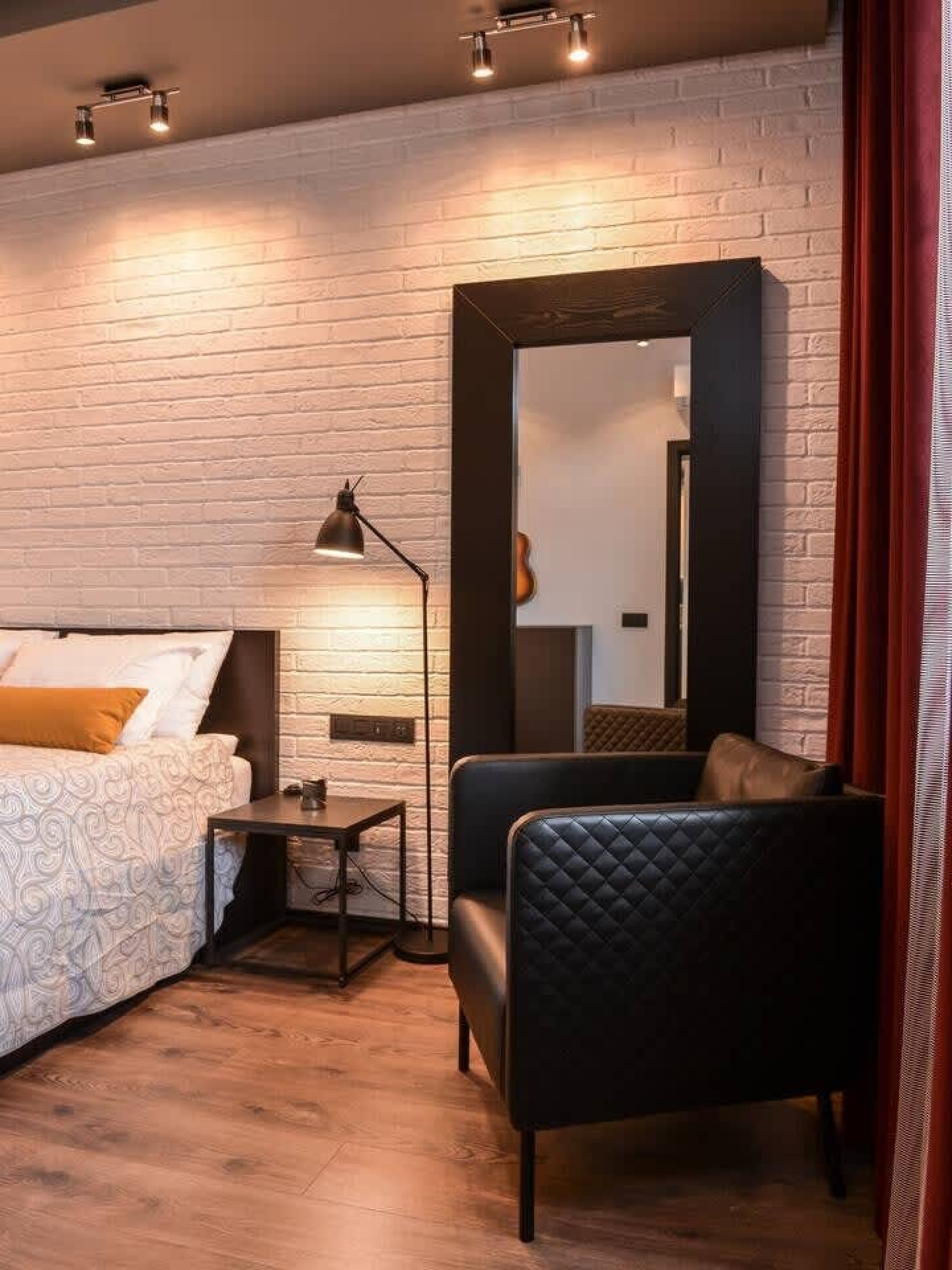 Scoutaround White Logo