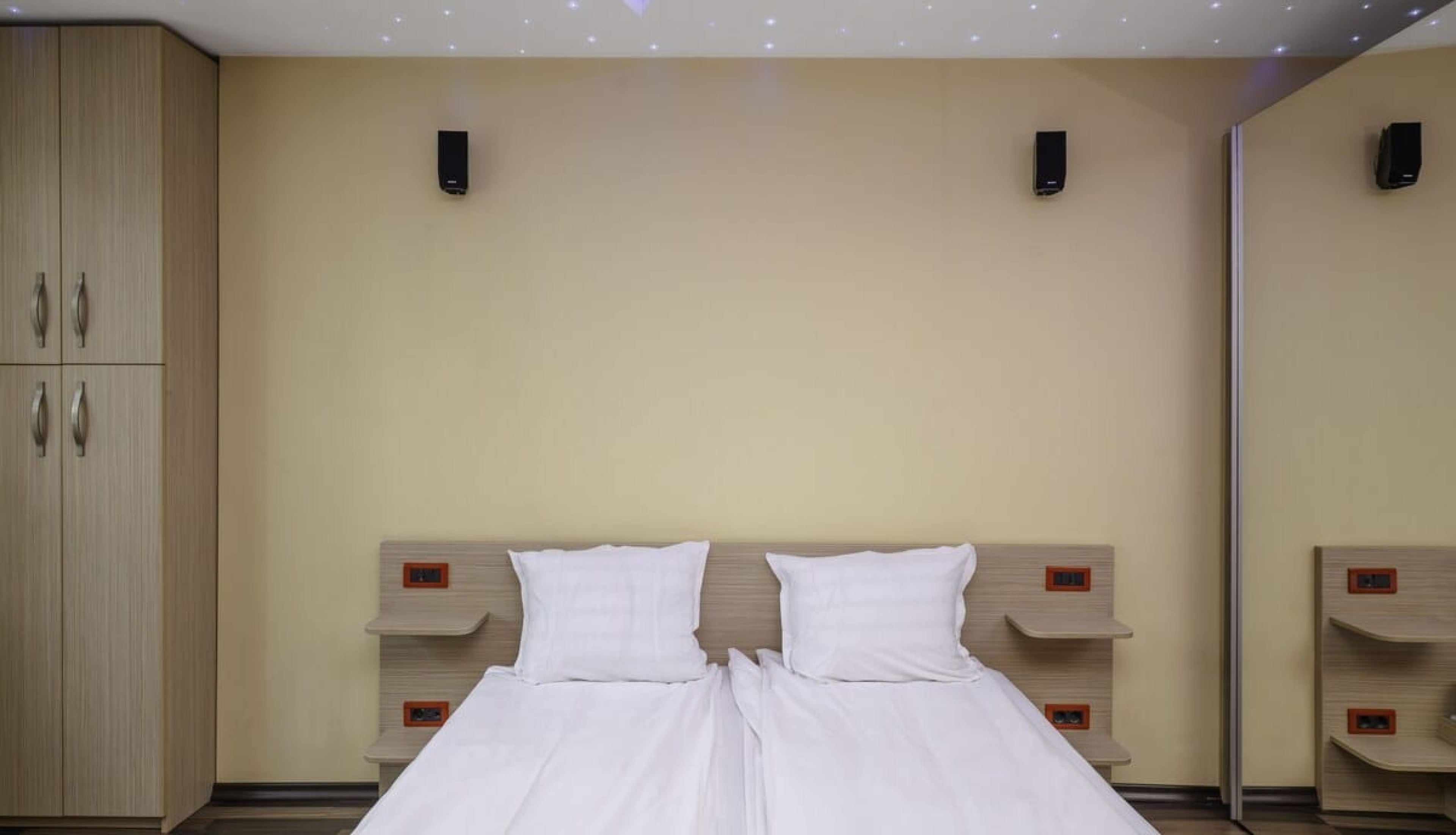 Scoutaround White Logo