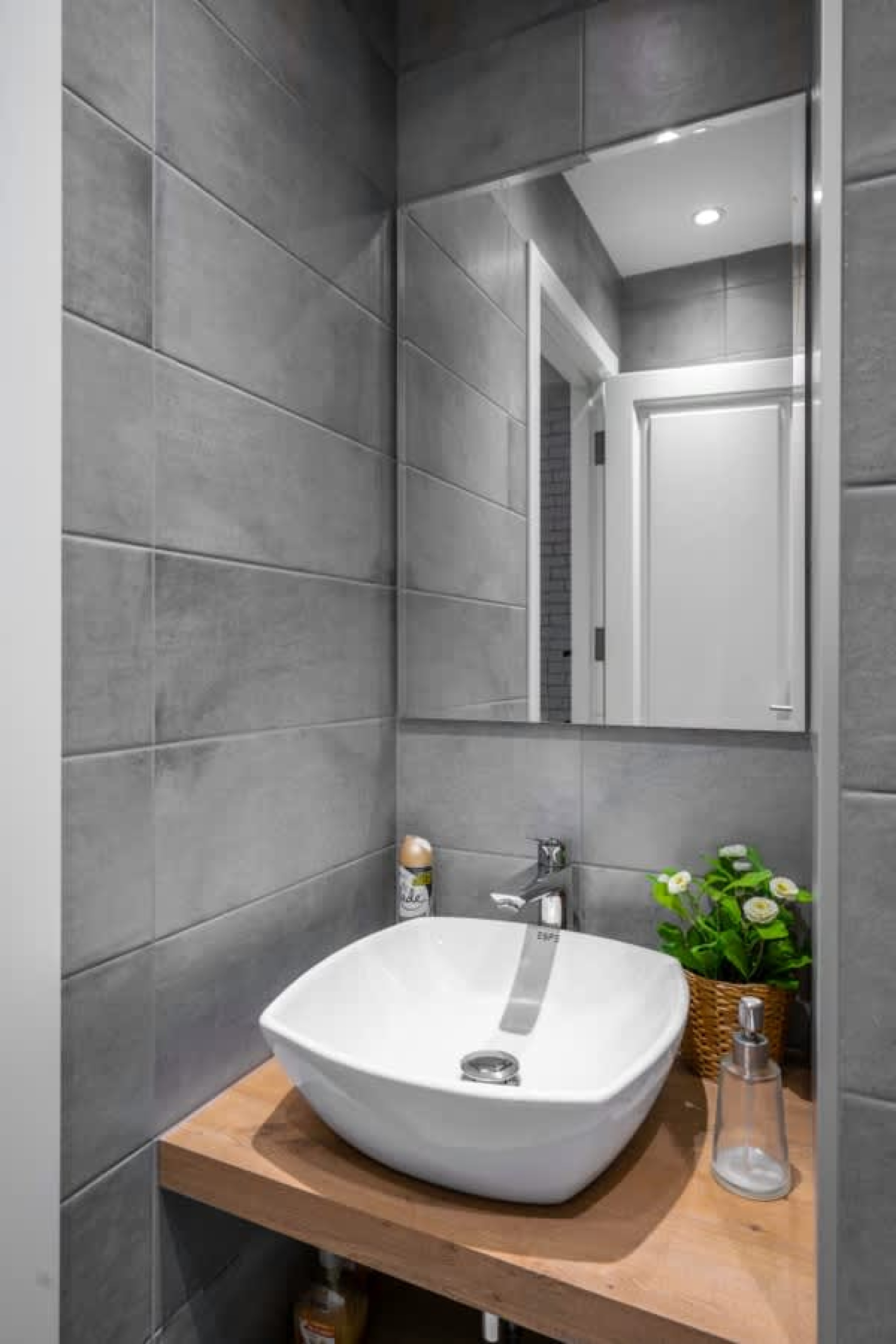 Scoutaround White Logo