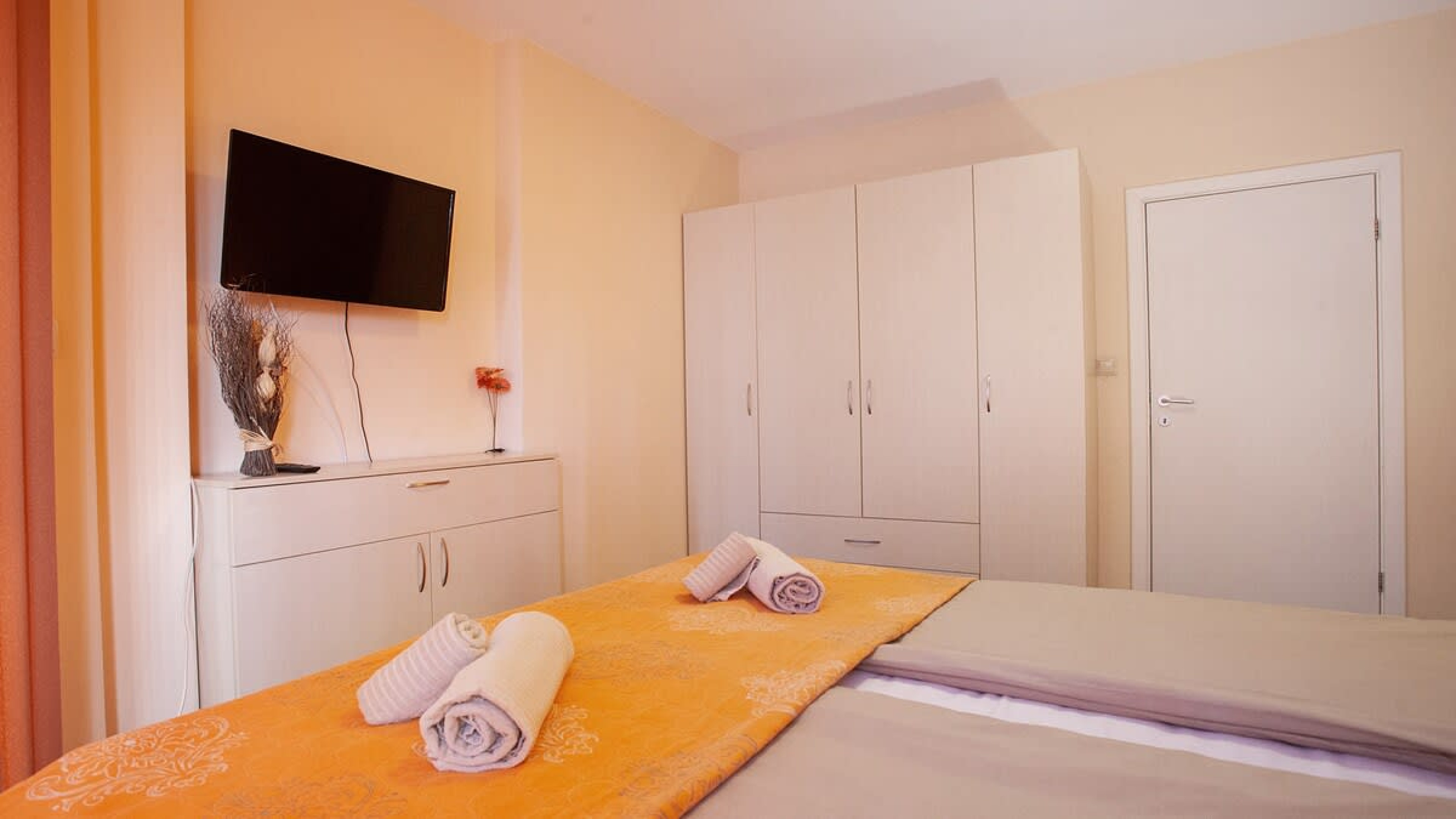 Scoutaround White Logo