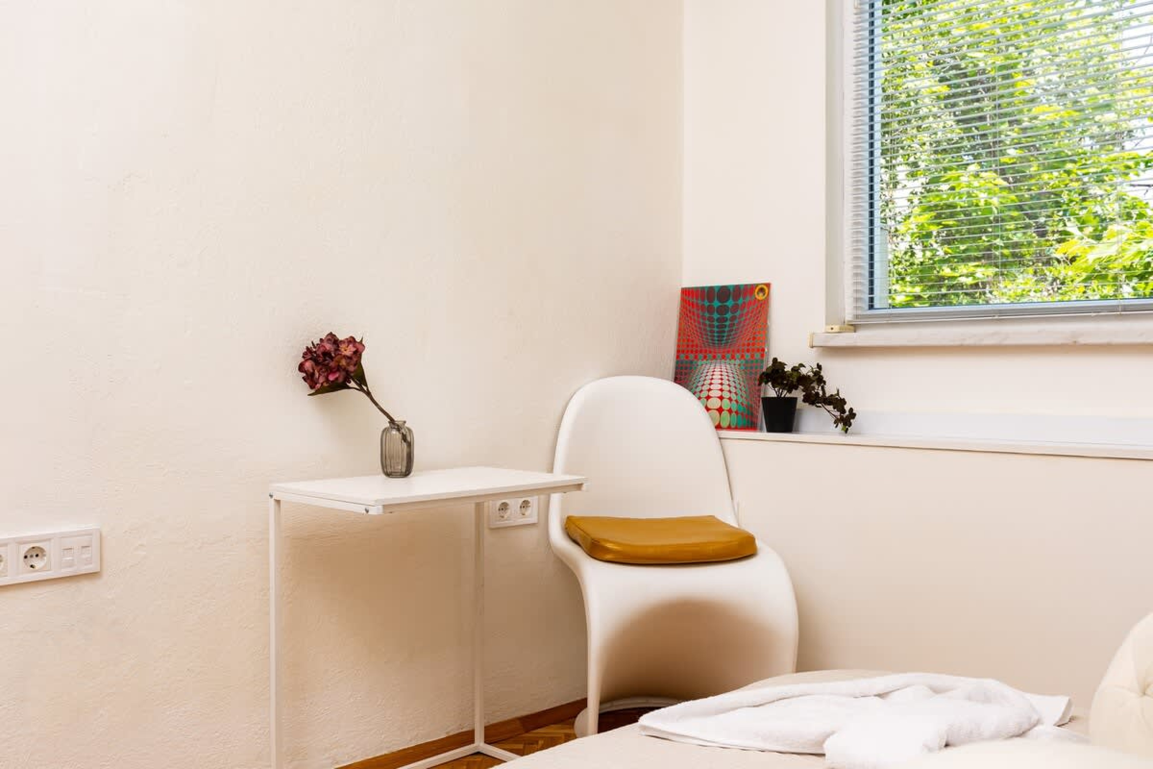 Scoutaround White Logo