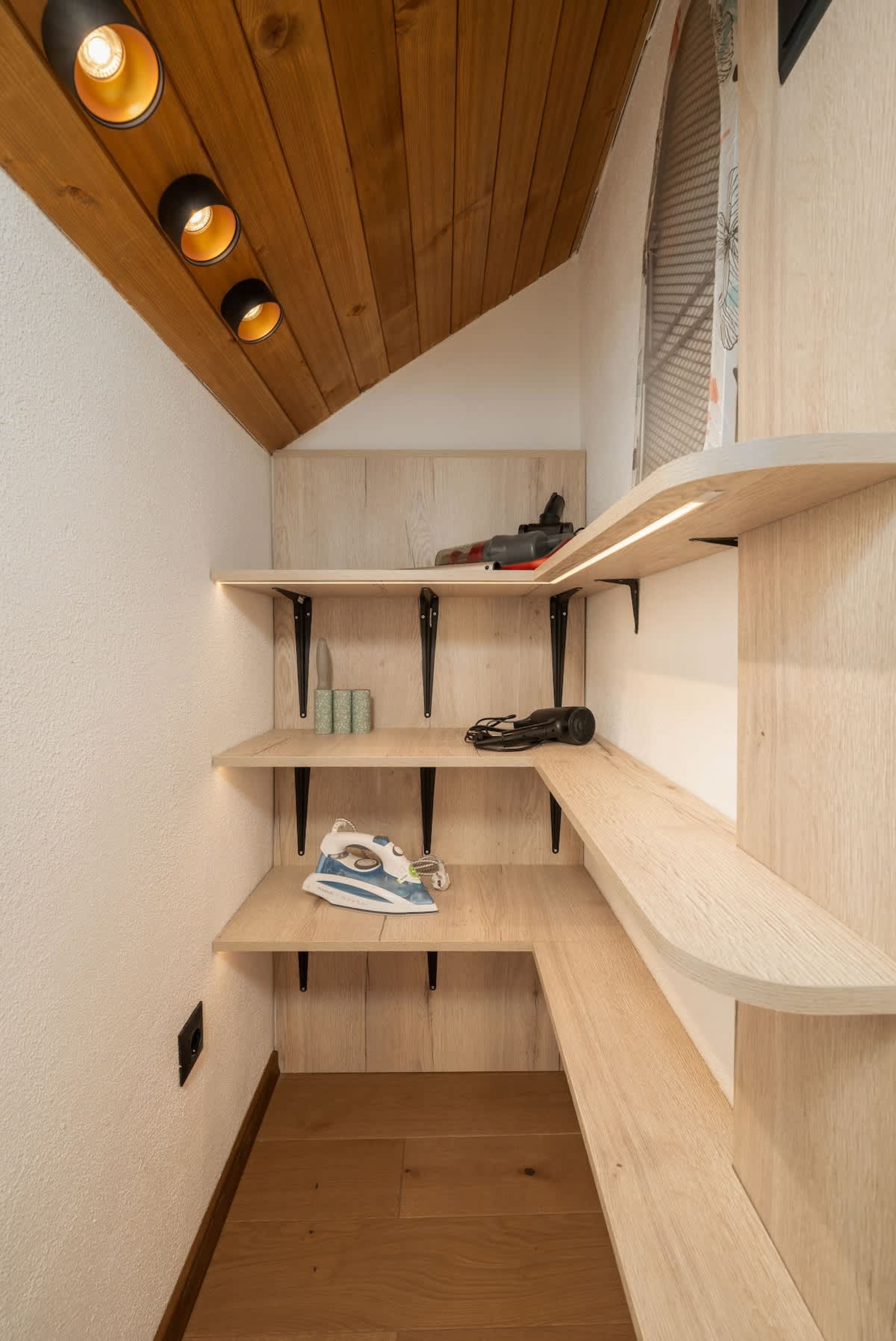 Gurgulyat view - 1 Bedroom Loft - Photo 10