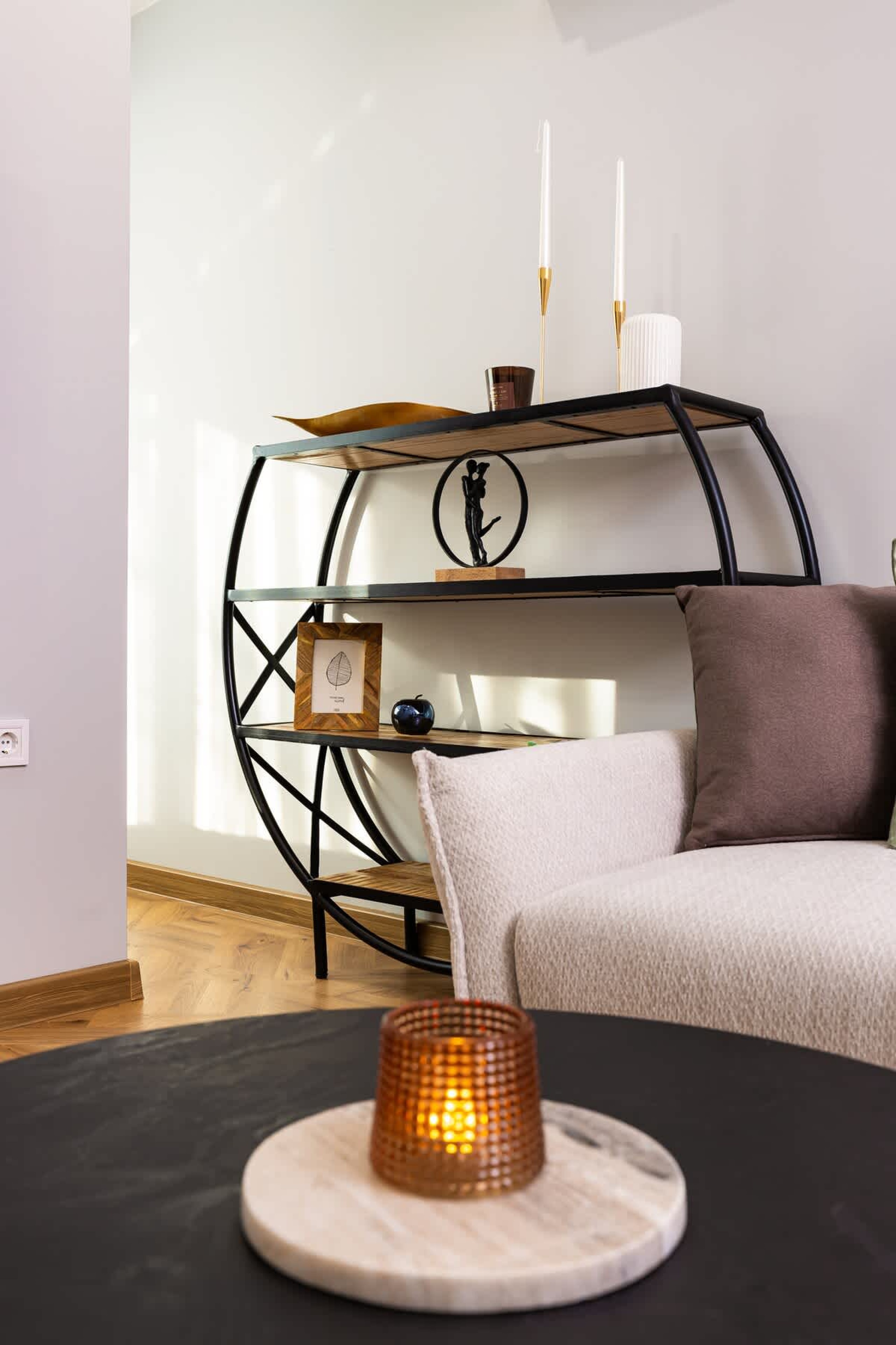 Scoutaround White Logo