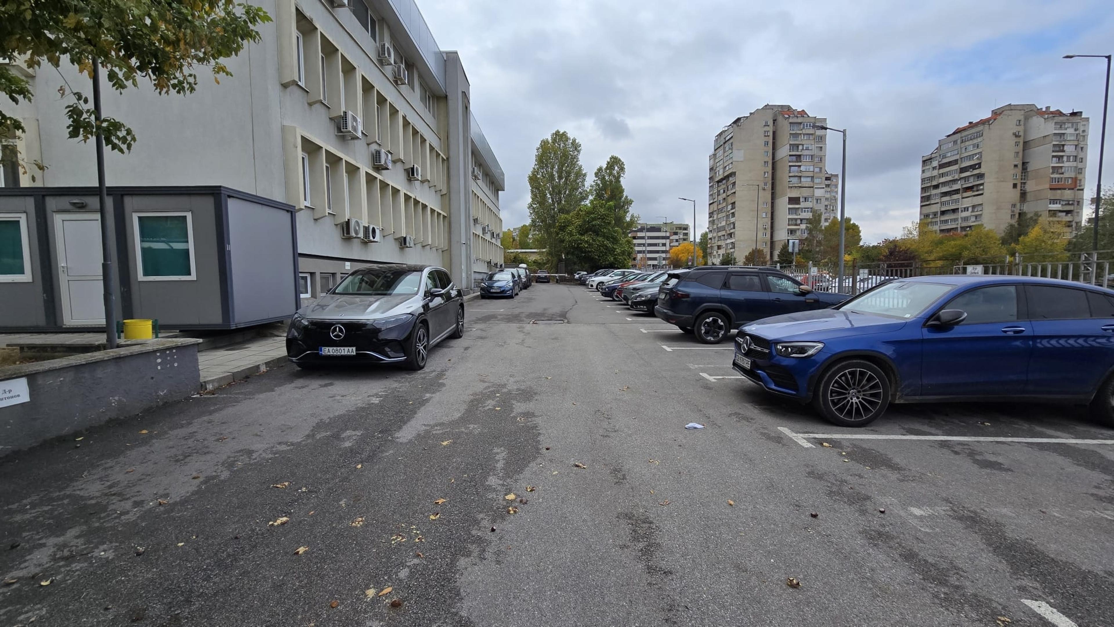 Staff car parpark — photo 4 of 5