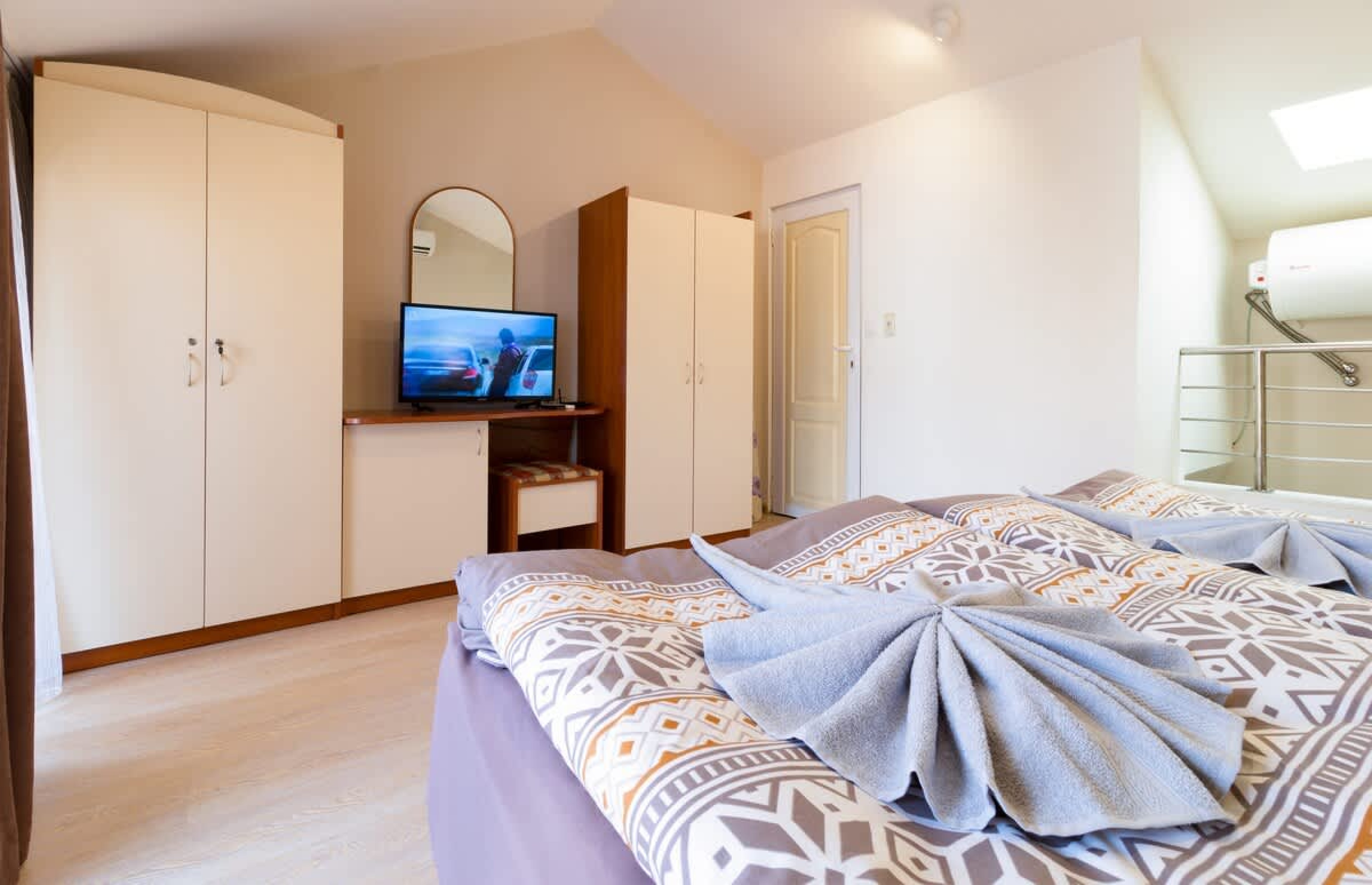 Scoutaround White Logo