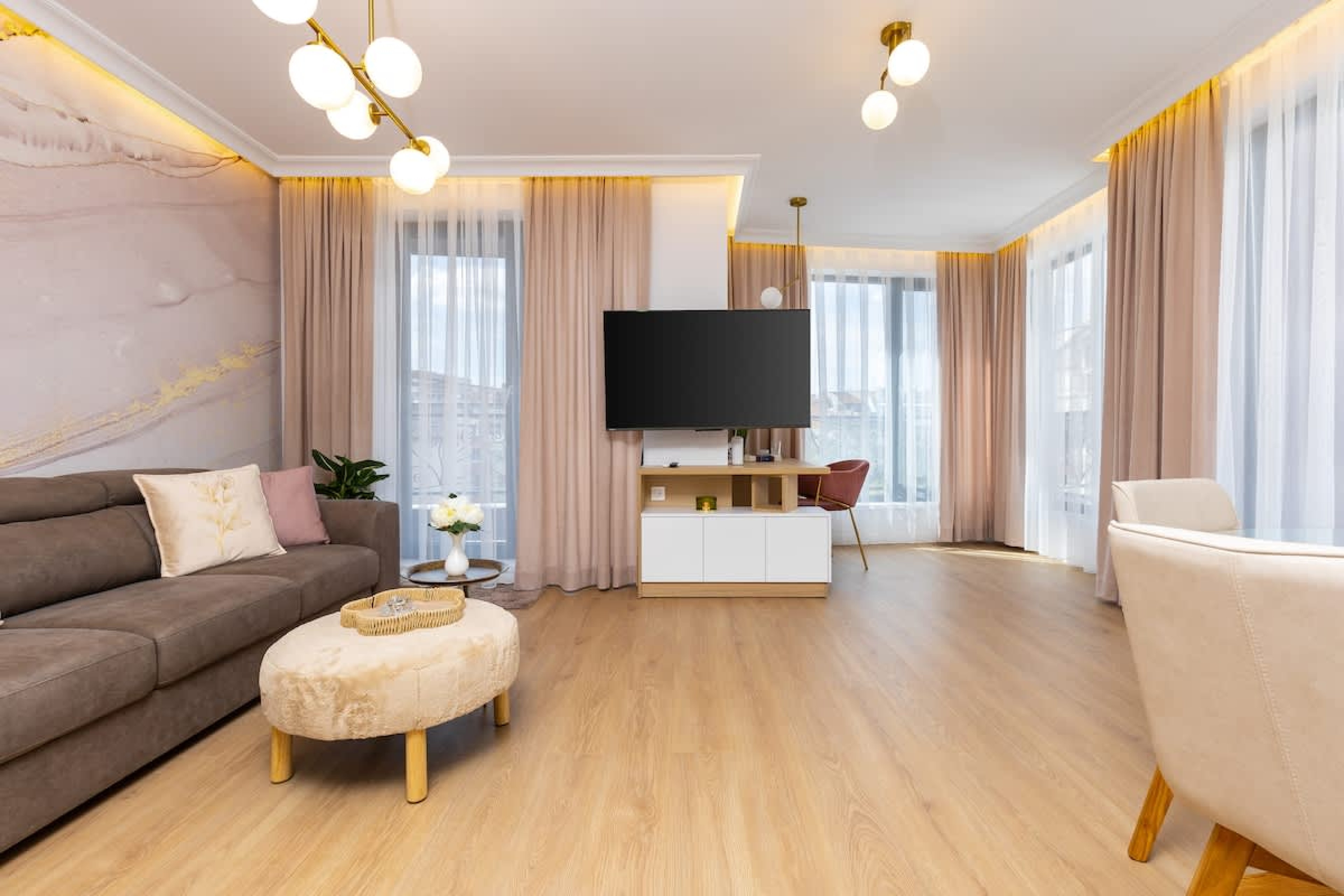 Scoutaround White Logo