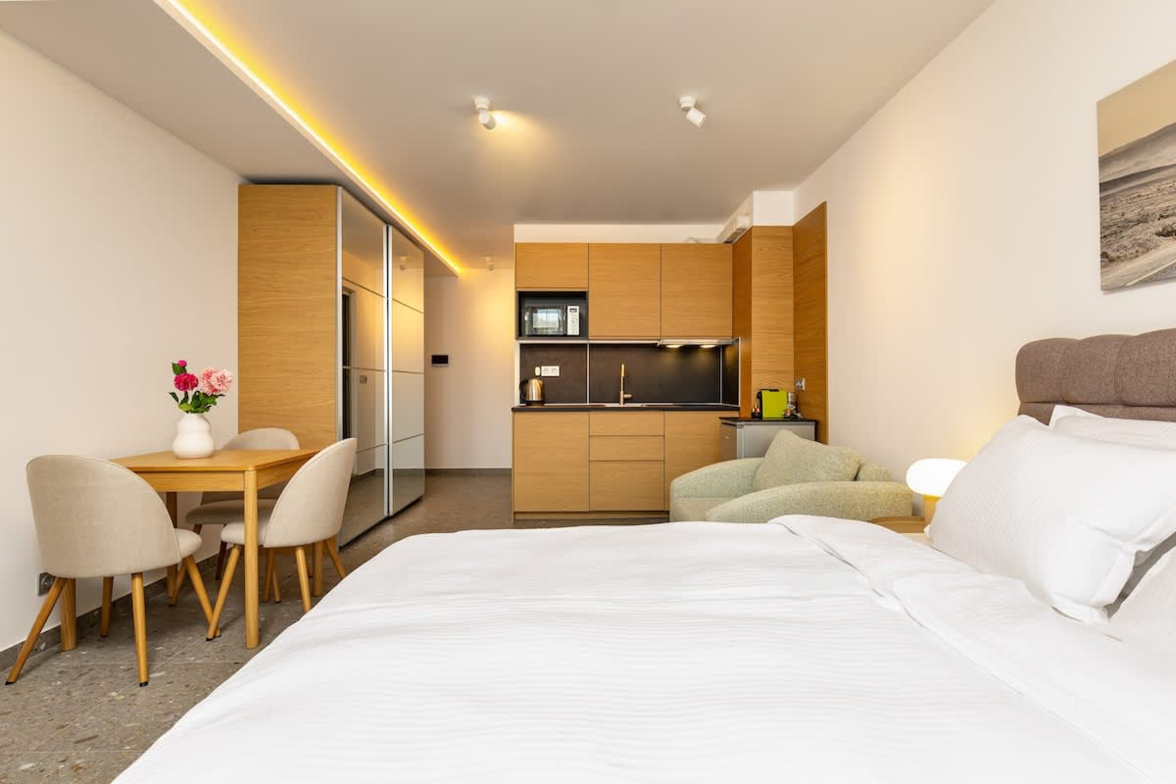 Scoutaround White Logo