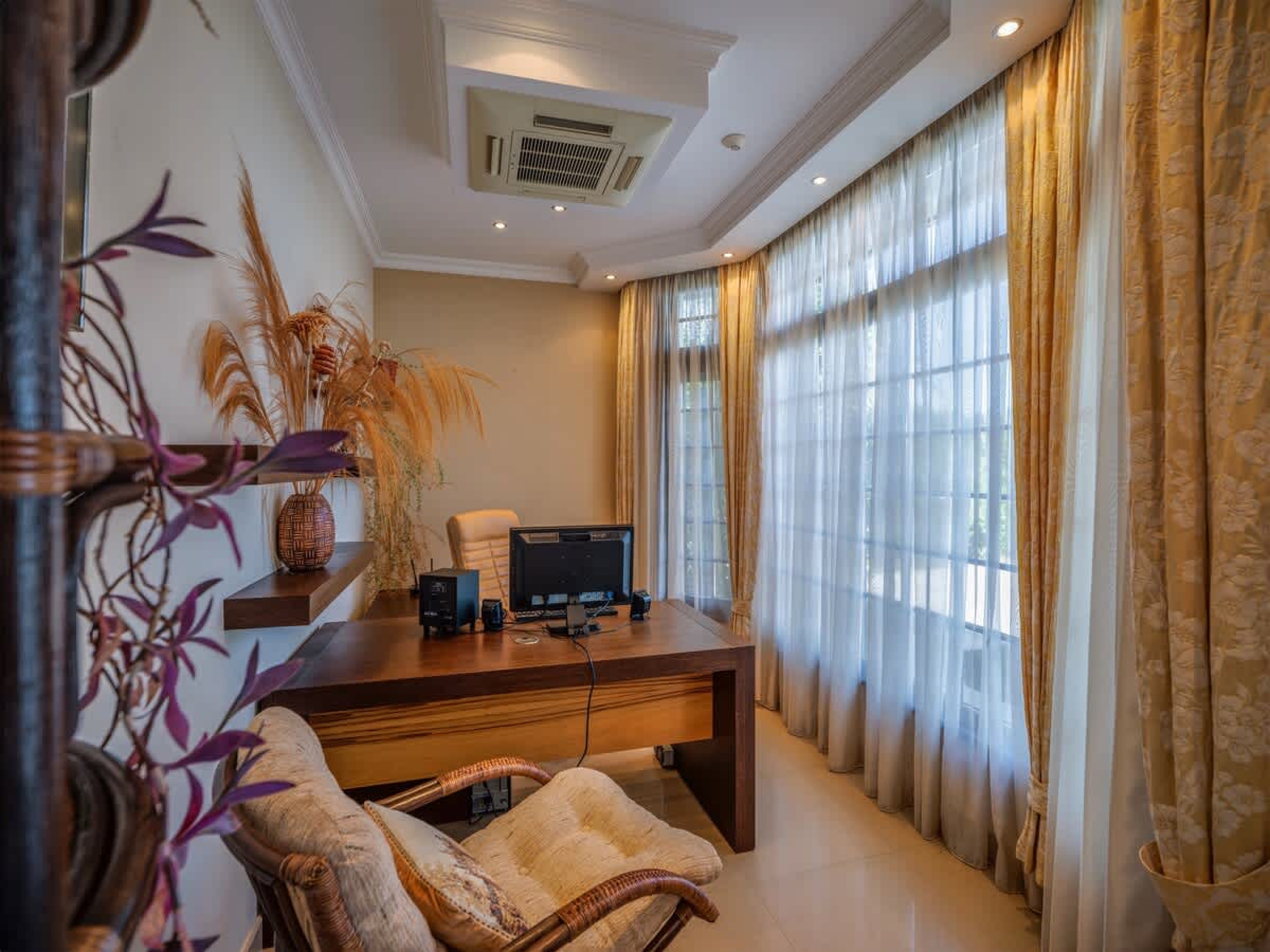 Scoutaround White Logo