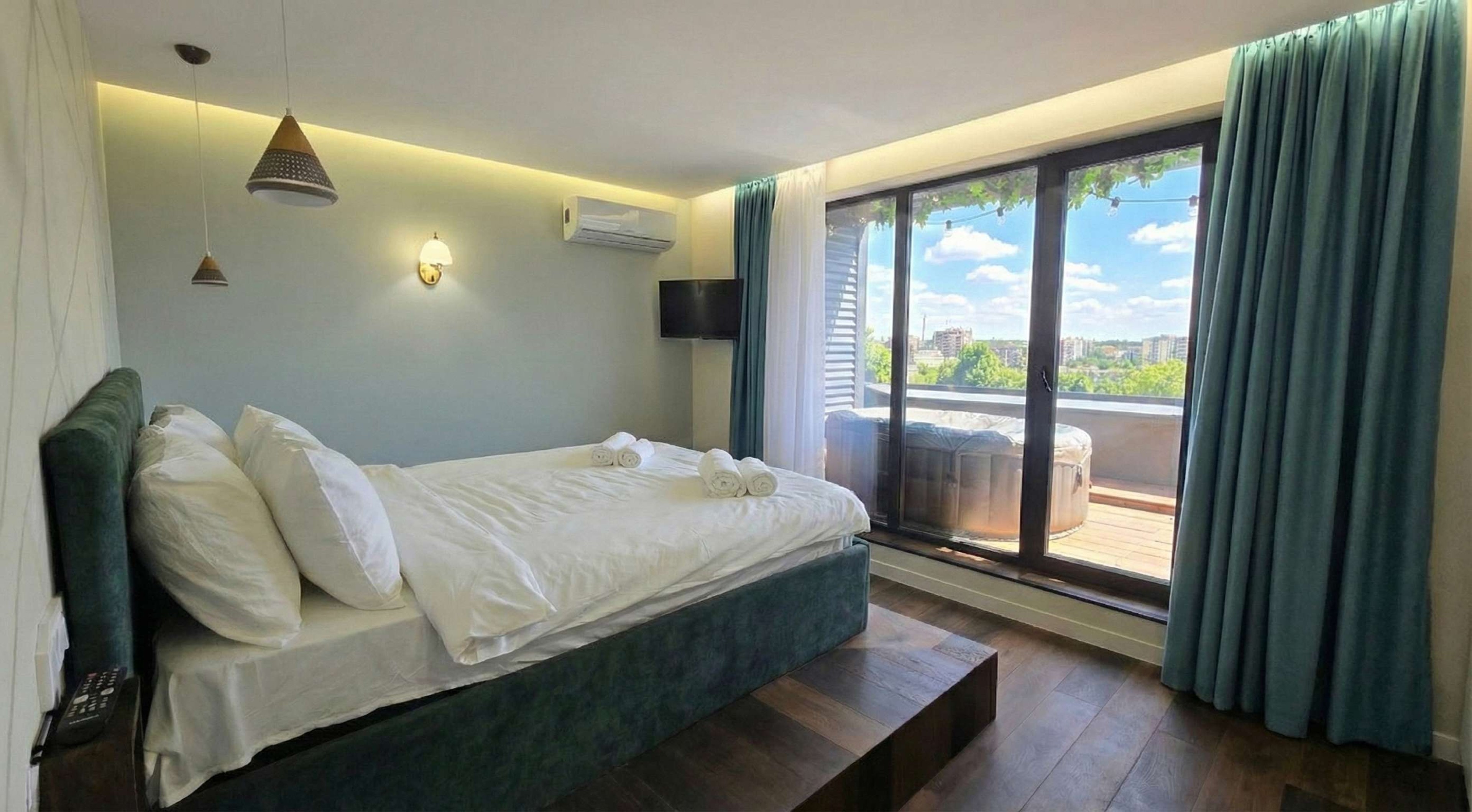 Luxury Apartment with Jacuzzi, River view &amp; Underground Parking - Photo 8